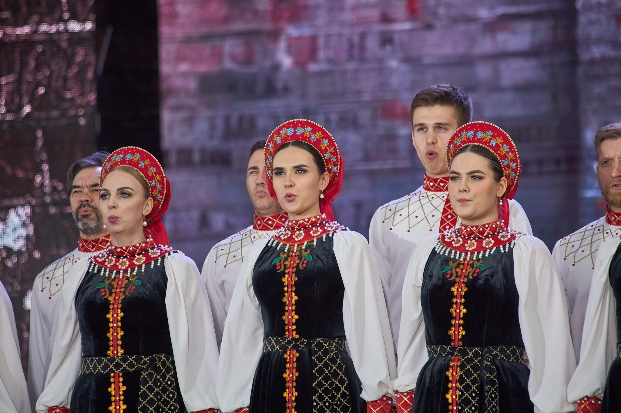 Концерт 9 мая 2025 года на соборной площади. Фотограф Омск | Александр Вандеров