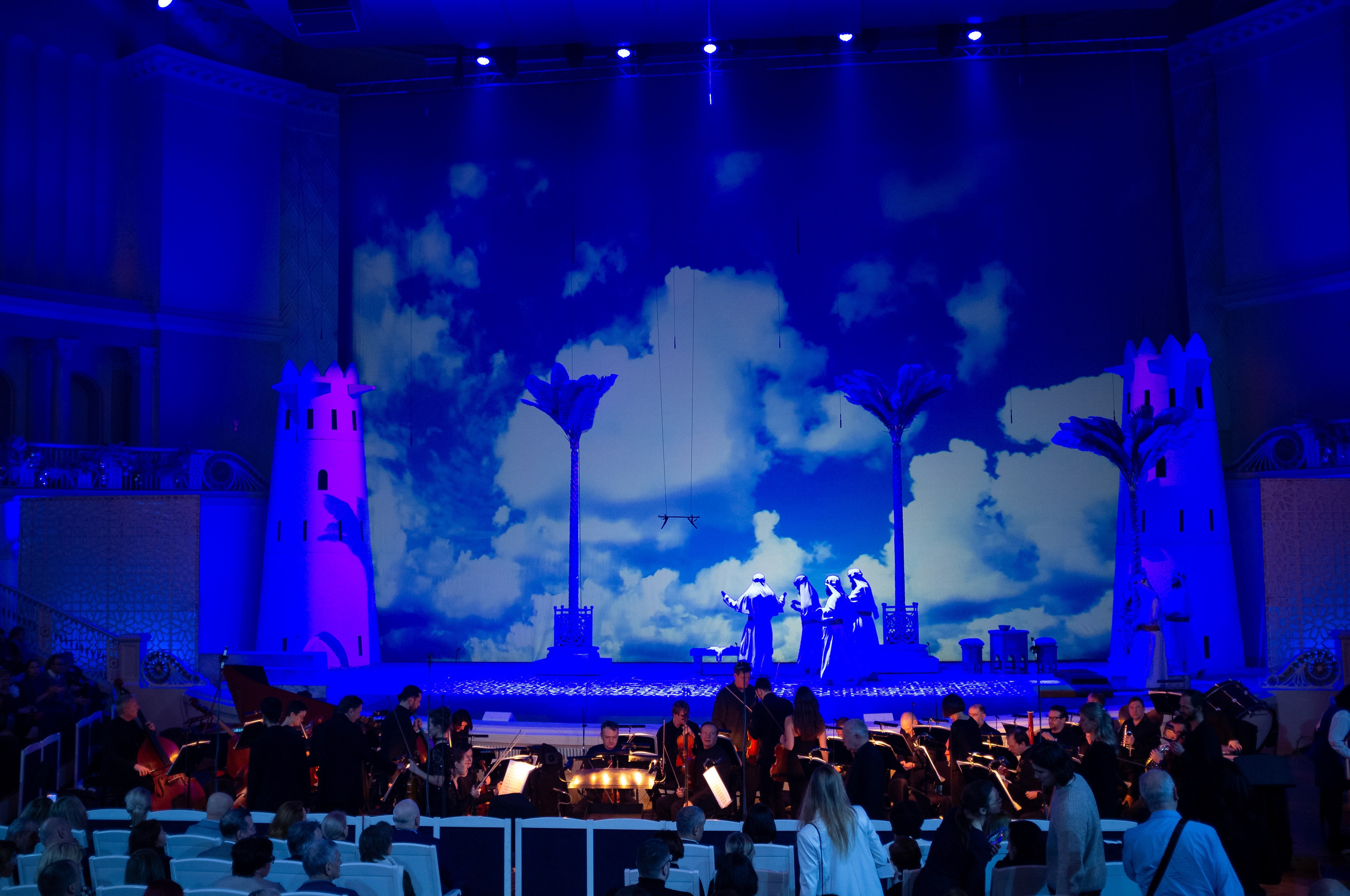 Новогодний вечер. Итальянка в Алжире. Искусство фотографии. Мария Осокина