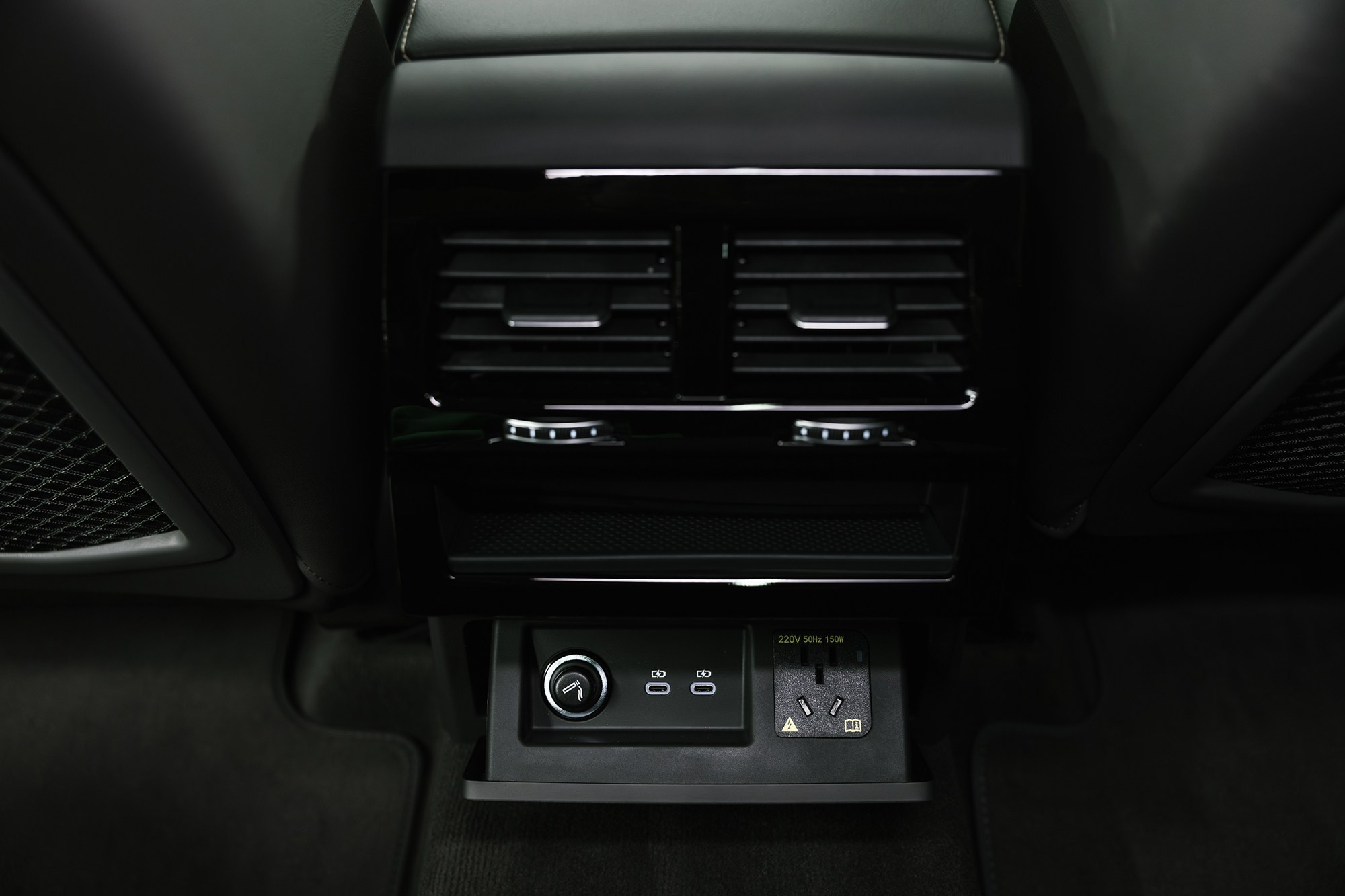 Volkswagen Touareg R-Line 2.0 TSI AT (265 л. с.). Автосалон «Х-Авто»