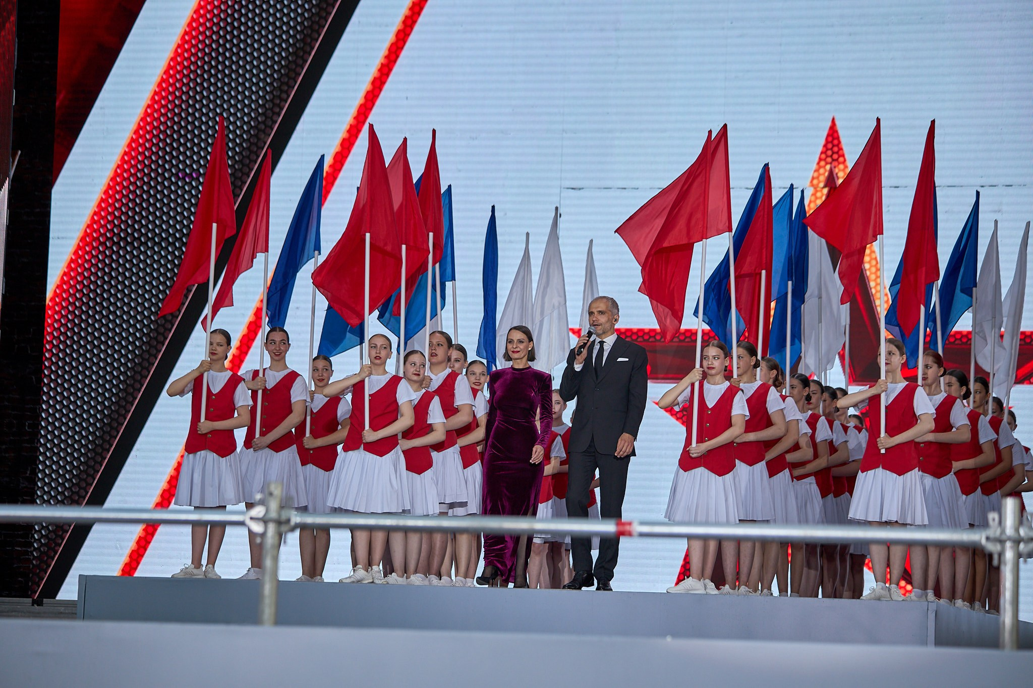 Концерт 9 мая 2025 года на соборной площади. Фотограф Омск | Александр Вандеров