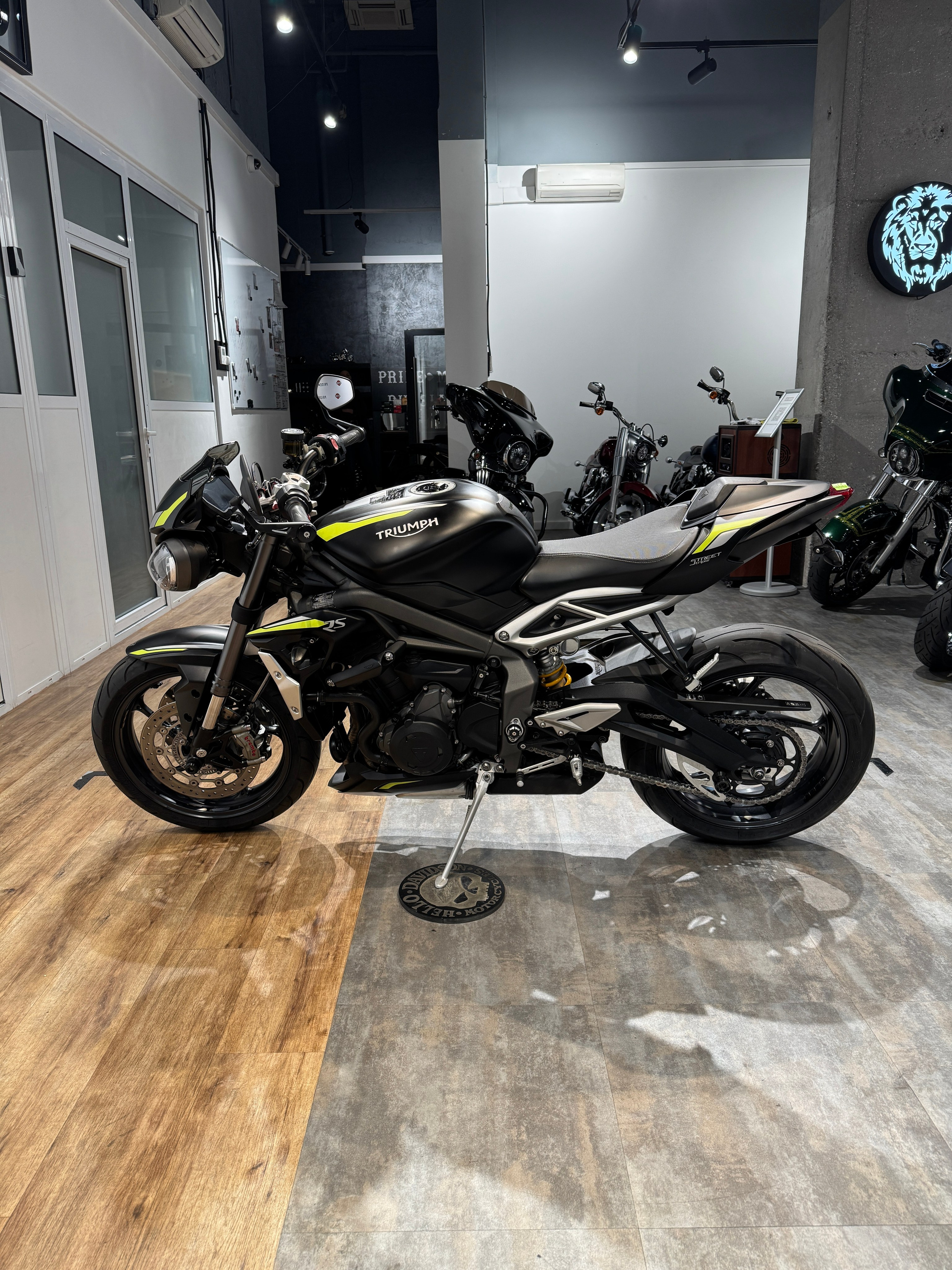 Triumph Street Triple 765 RS 2020. Hello Davidson, Москва. Только хорошие мотоциклы…
