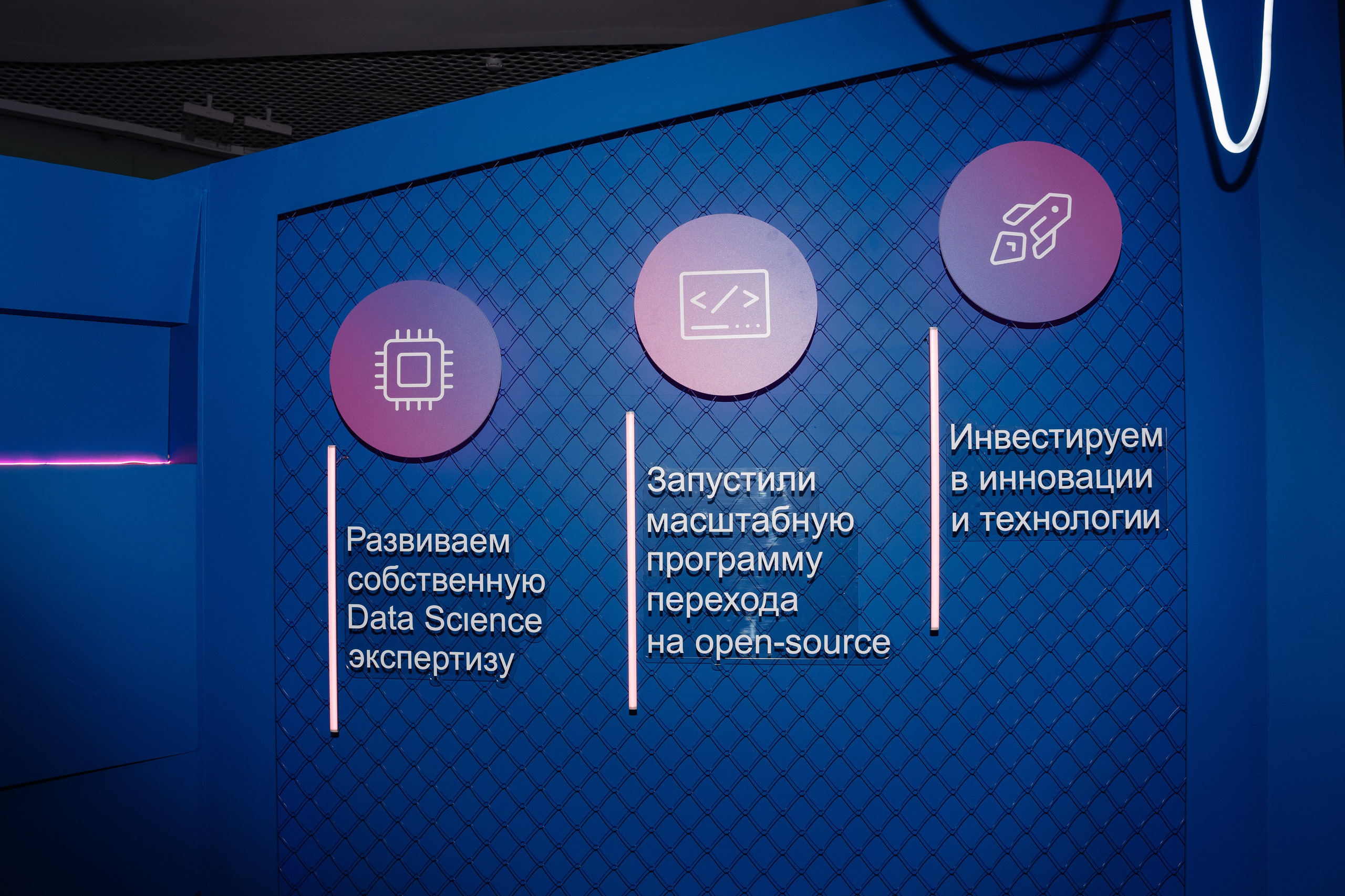 ЛЦТ ФЕСТ 2024 в арт кластере Ломоносов. Свадебные фотосессии в Москве. Фотограф Сергей Ржевский