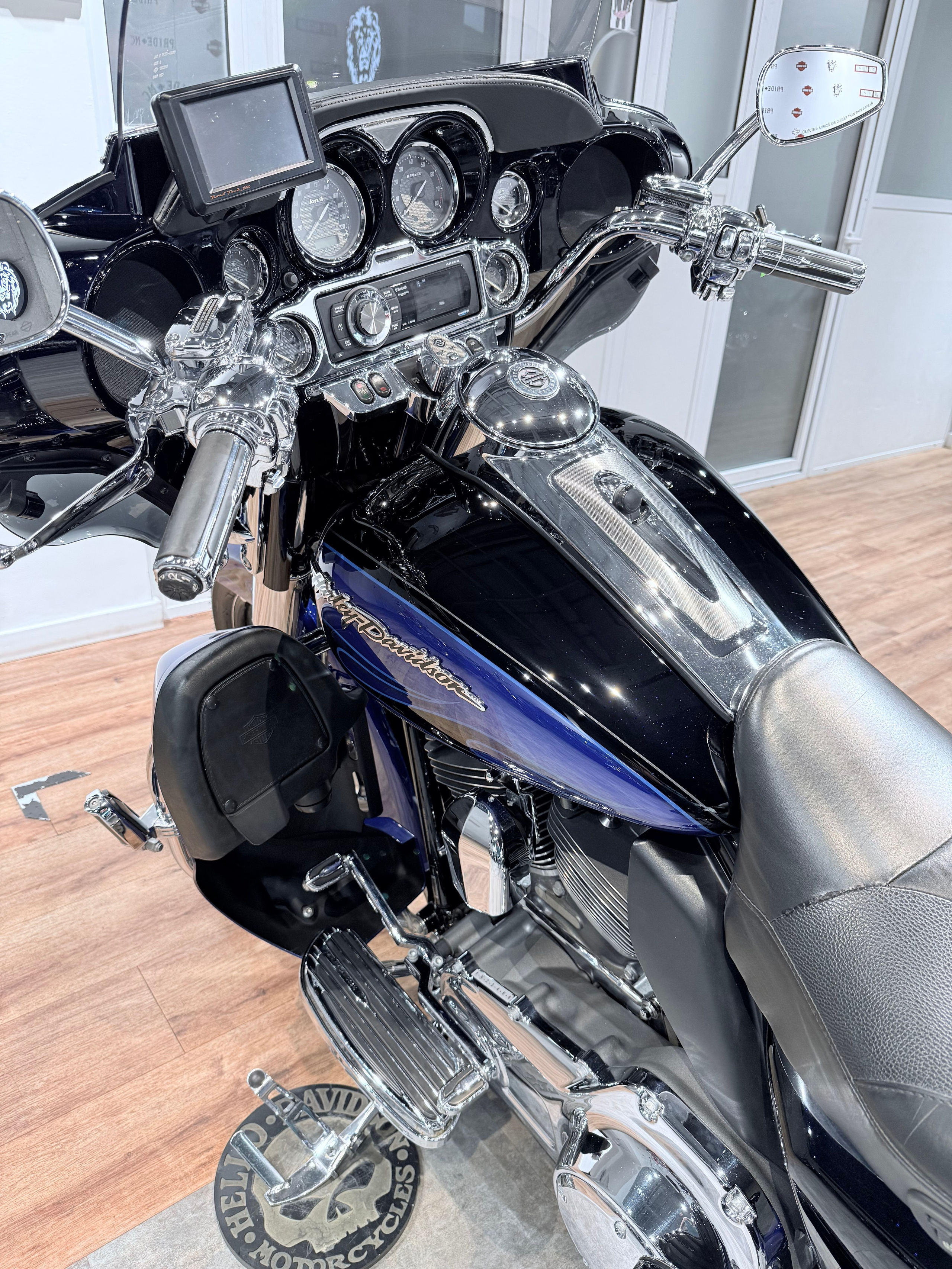 CVO Limited (Twilight Blue Candy). Hello Davidson, Москва. Только хорошие мотоциклы…