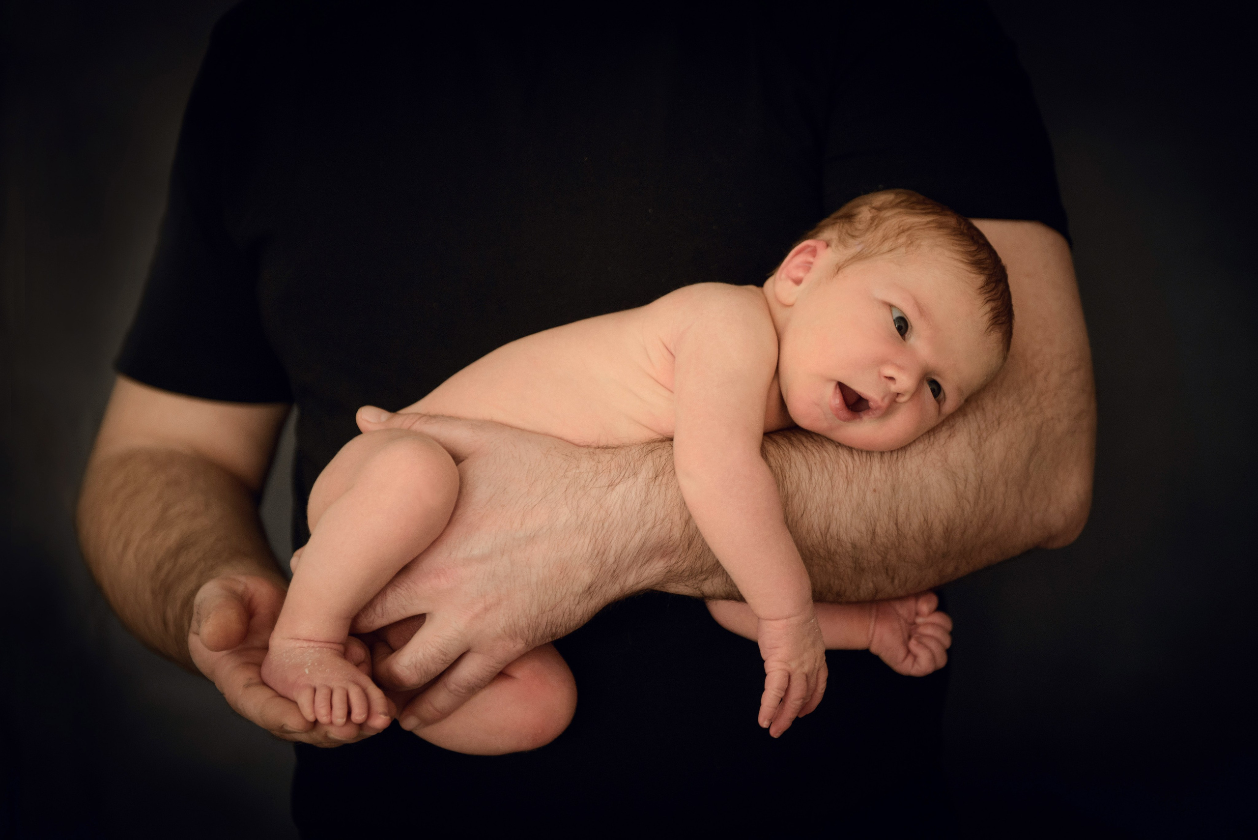 A family photo shoot at home, a family with a newborn baby. Photographer Elena Carruthers, Scotland