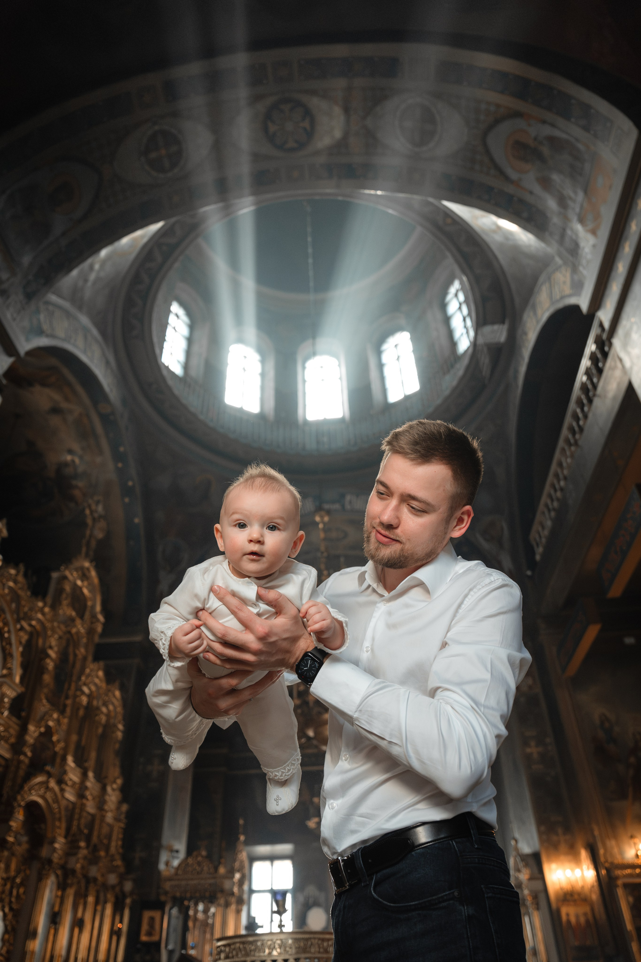 Крещение Даниила в Храме Воскресения Словущего в Даниловской Слободе. Фото- и видеосъёмка крещения и венчания. Фотограф на крещение Москва