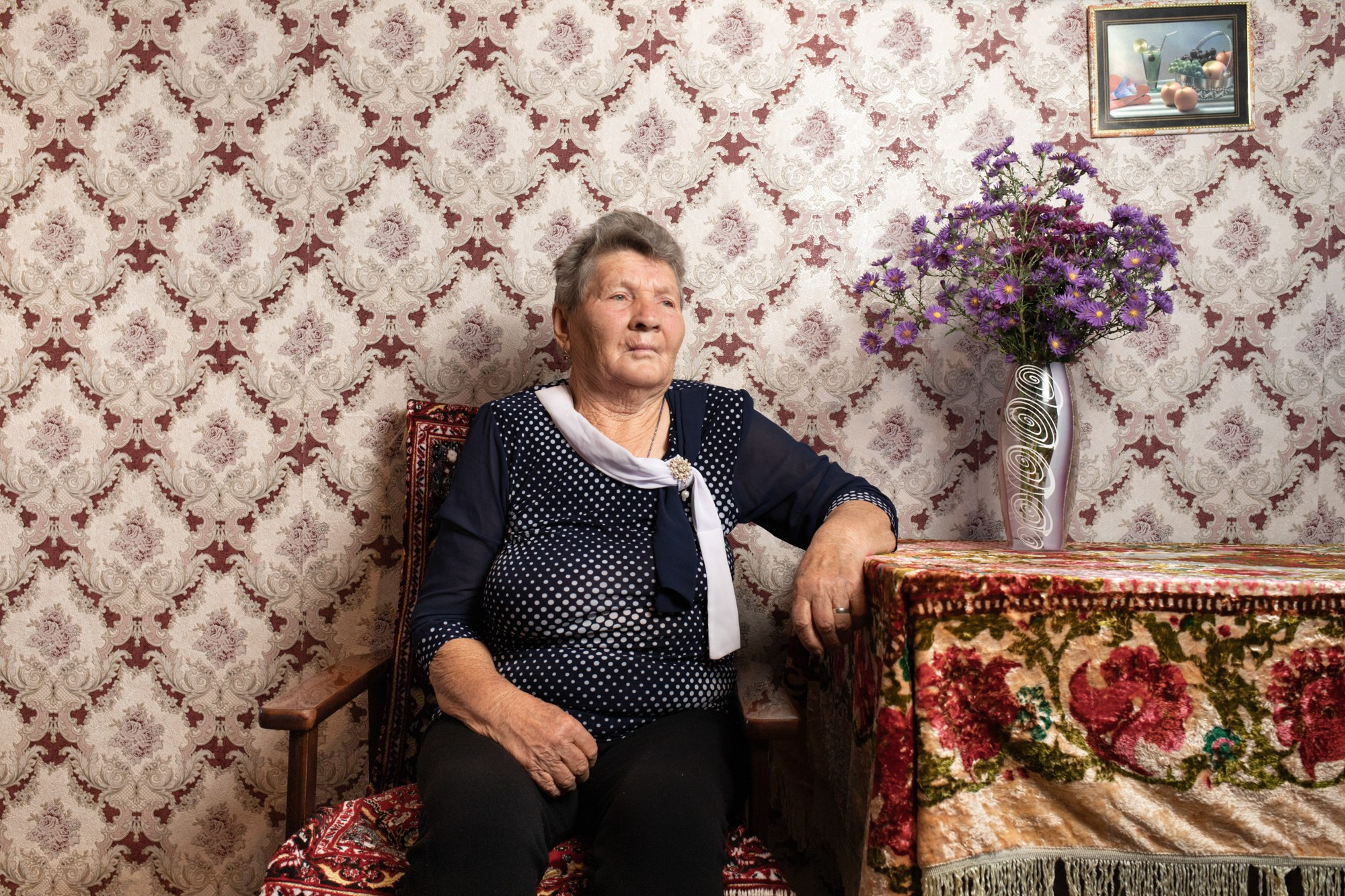 78-летняя Анна Пугачёва когда-то получила Сталинскую премию за успехи в труде. Она работала трактористкой в тракторной женской бригаде. На вопрос, тяжело ли было, Анна Сергеевна отвечает: "— Ну мы молодые были. Не знали, что такое. А потом втянулись. У нас даже вперёд посылали женщин, а не мужчин. Почему так? Не знаю. Ну так вот распоряжались. <…> Куда пошлют — туда и поедем."