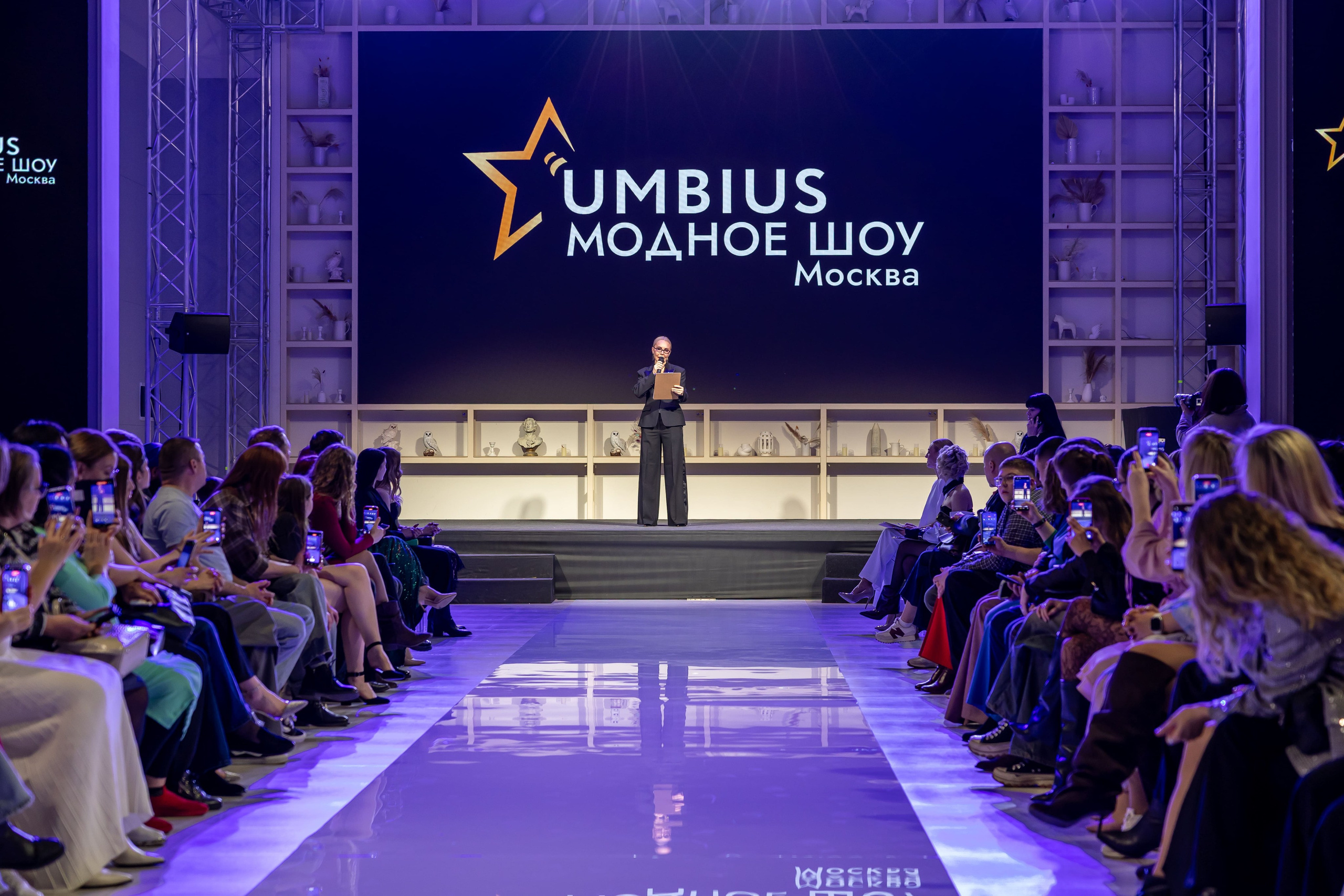 показ дизайнерской одежды подиум Москва фешен съёмка