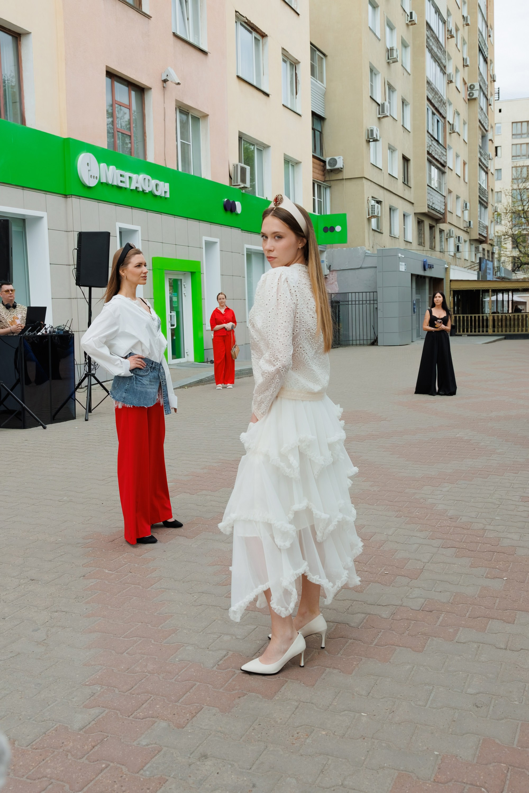 МОДНЫЙ ПОКАЗ. СВОИ. ФОТООТЧЕТЫ-СОБЫТИЯ-МЕСТА