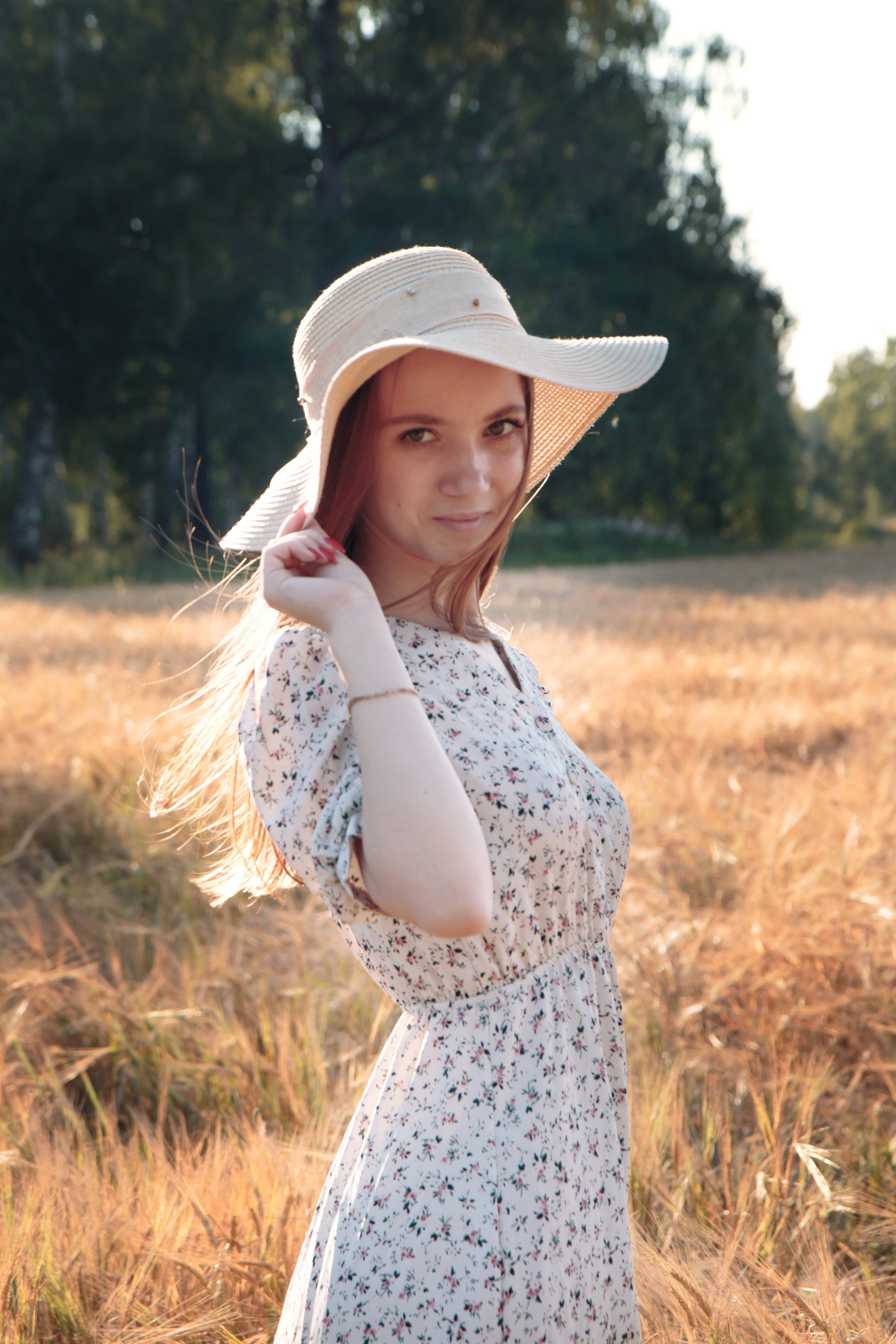 Фотосессия в поле. Фотограф в Шелехове, лучшие выпускные альбомы в Шелехове