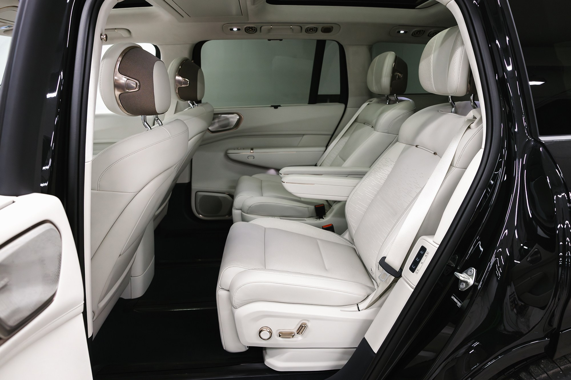 Lynk & Co 900 Ultra 2,0hyb 4WD AT (734 л. с.), 2025 г, 2,0 л бензин. Автосалон «Х-Авто»