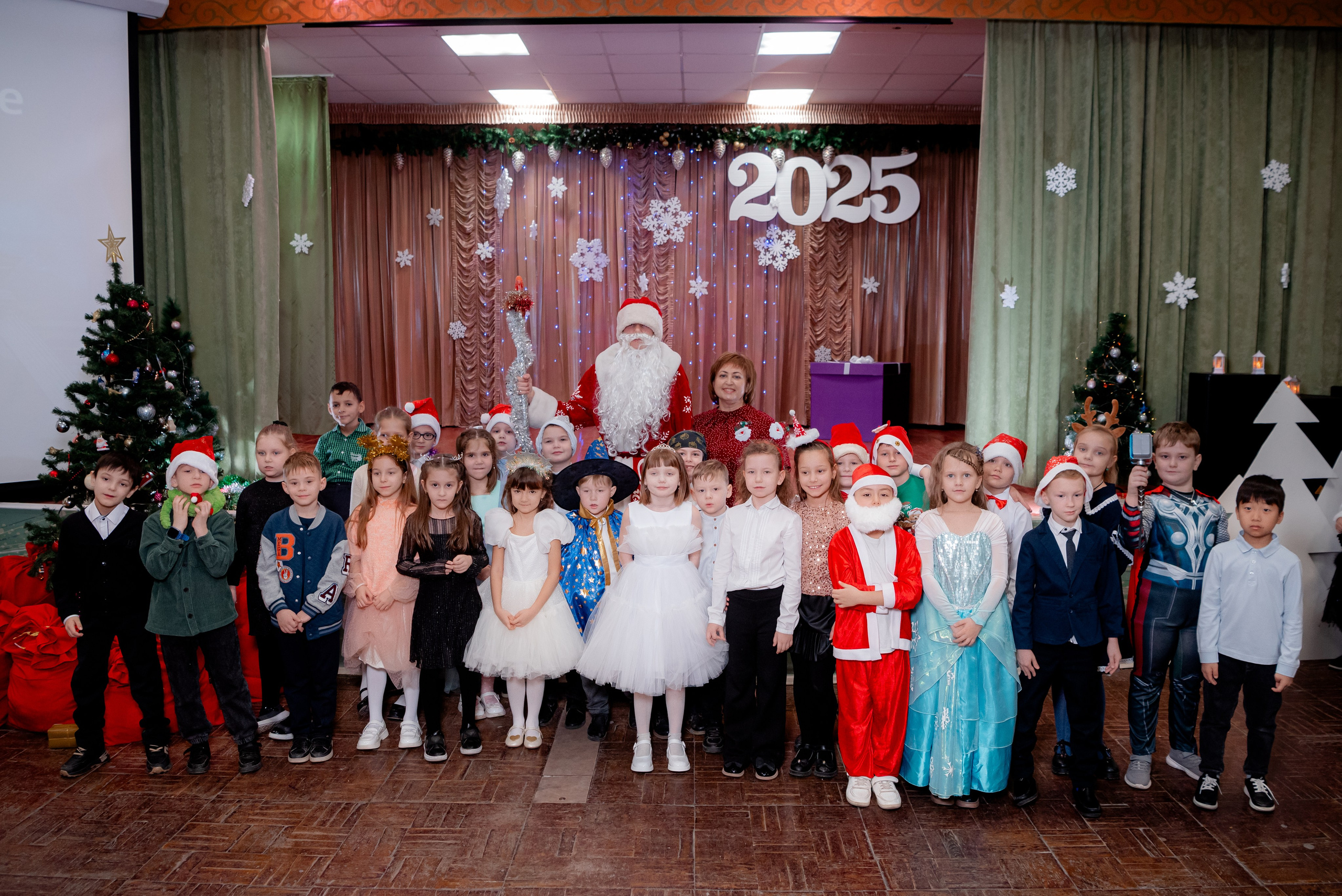 Школьная Ëлка для 1А класса. Фотограф в Волгограде и Волжском Александр Горбань