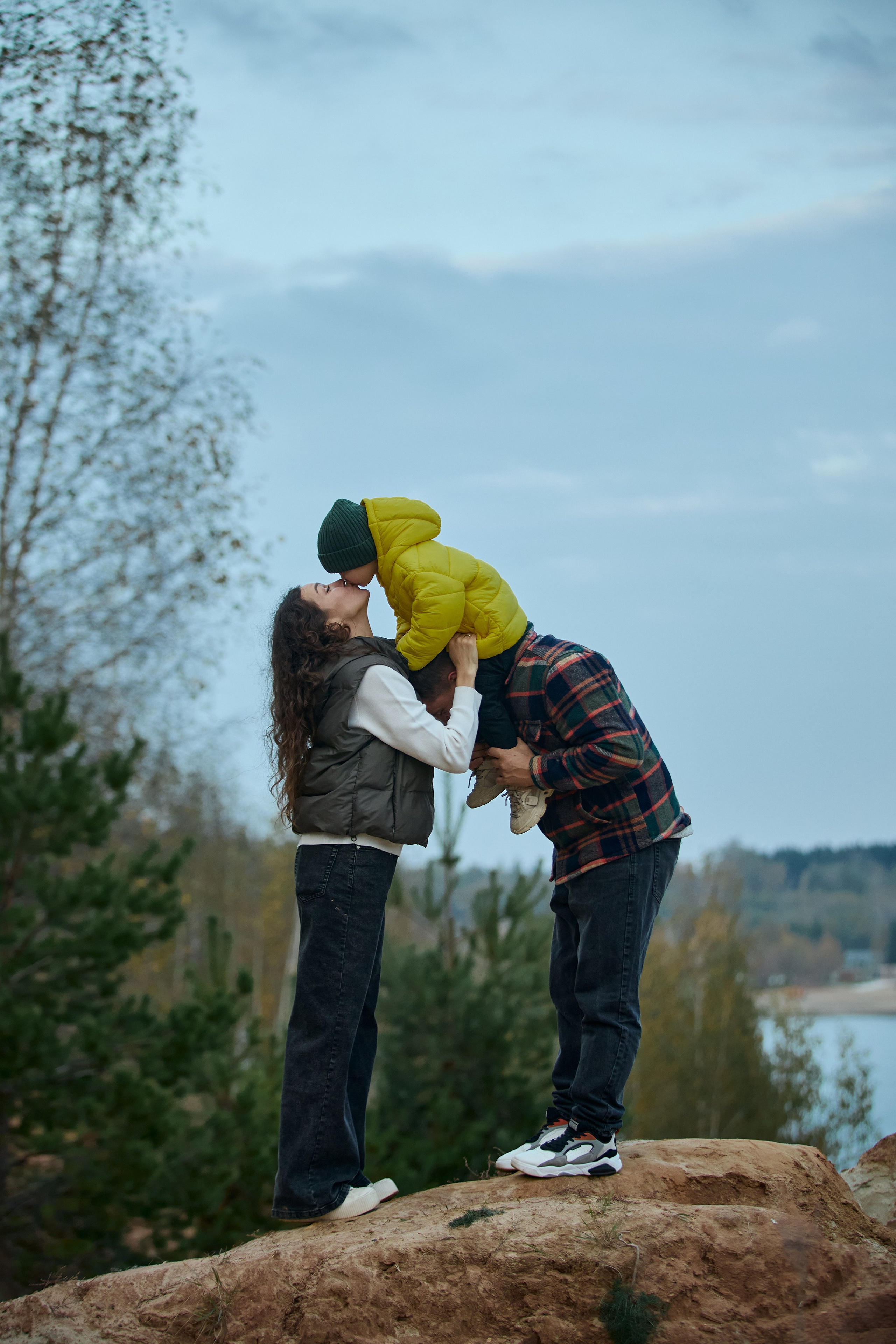 Семейная съемка в карьере у озера. Контентный и репортажный фотограф Виталий Кулешов | Москва