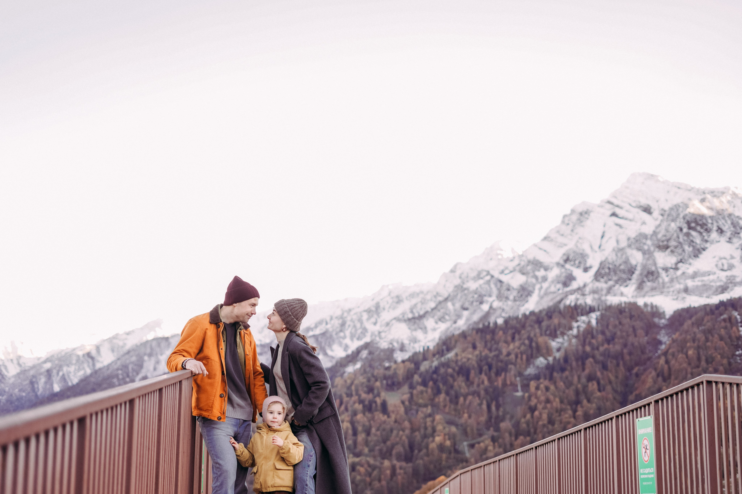 Алексей, Анна и Валентина в Горной Олимпийской деревне. Фотограф в Сочи и Абхазии | Фототуры | September Air