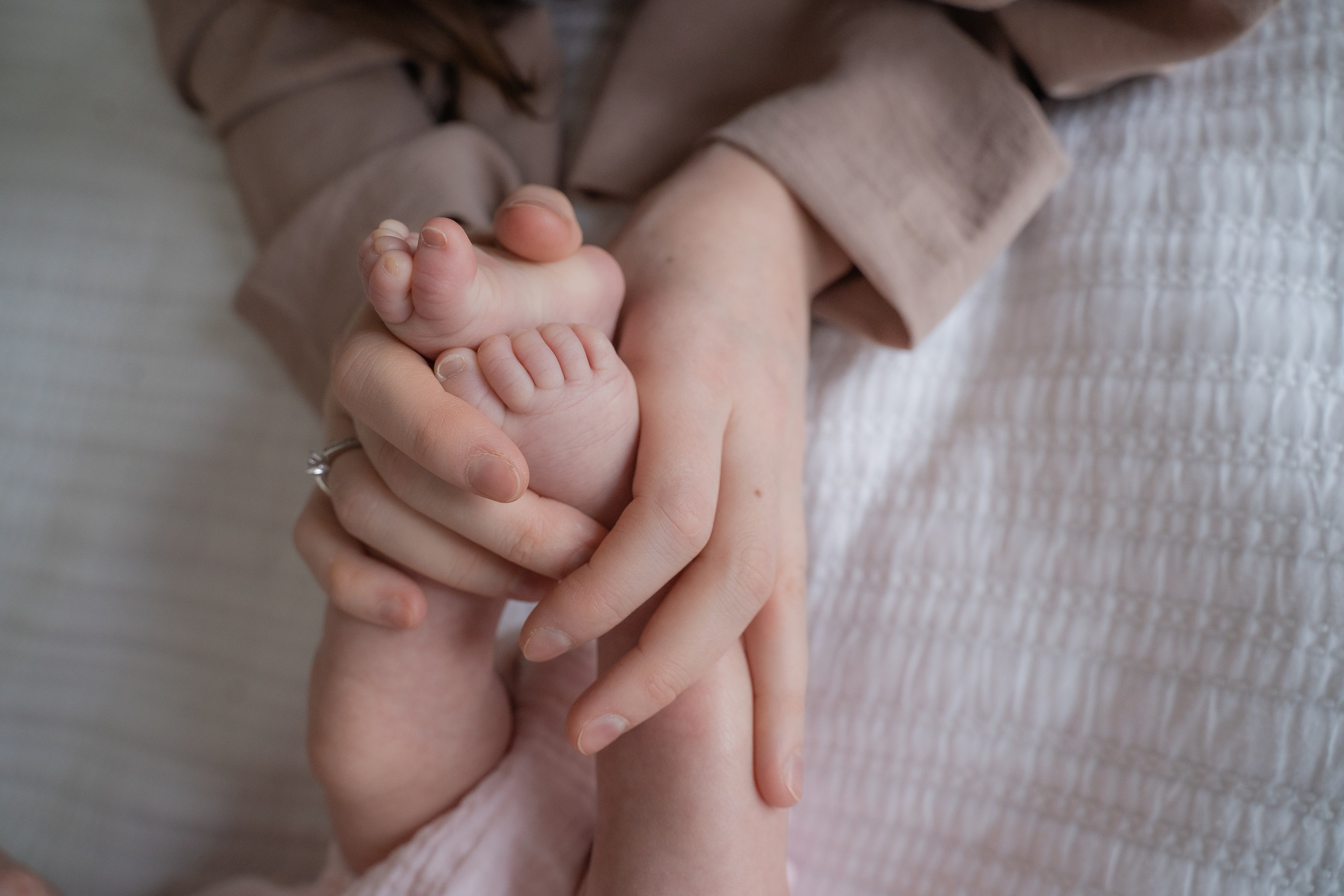 Лайфстайл фотосессия новорожденной в студии