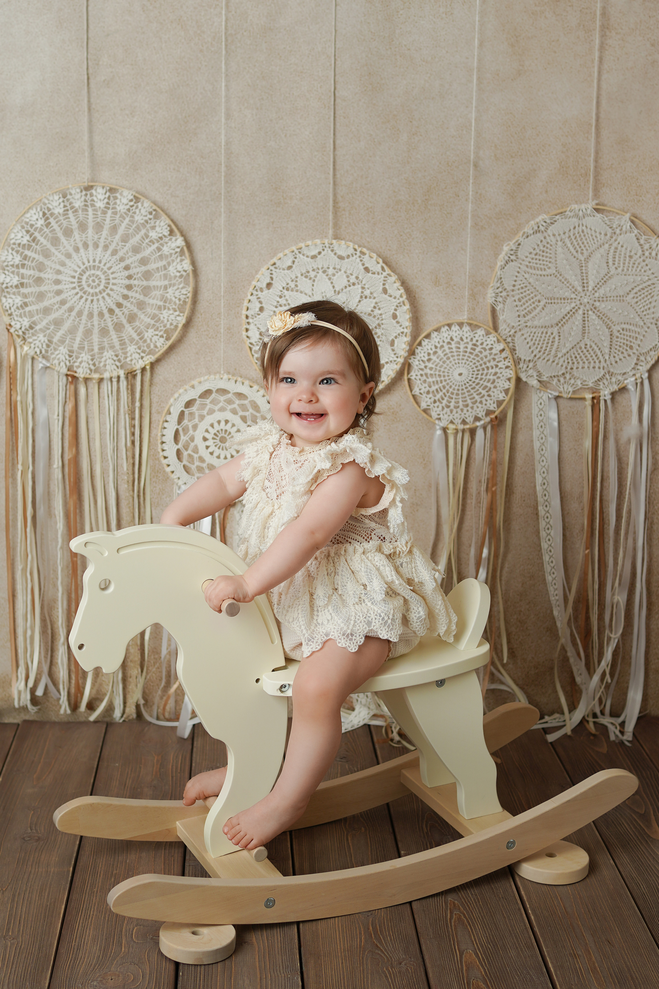 в детской фотостудии есть большой выбор реквизита