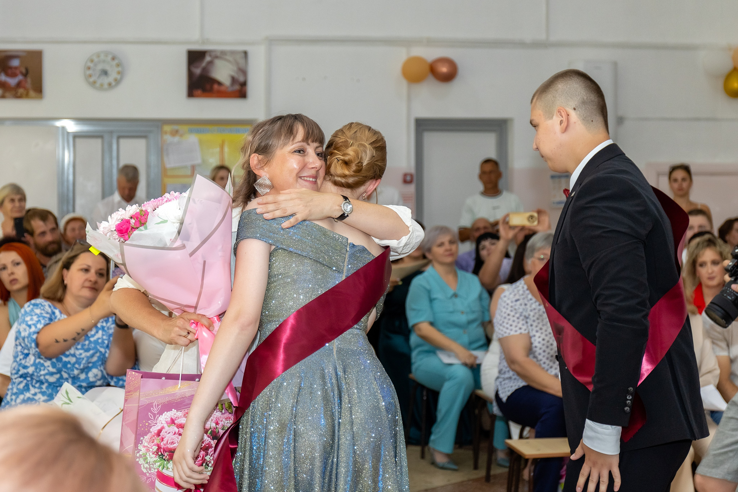 Выпускной. Школа 22, 11 класс. Стильный выпускной альбом Владивосток фотограф Вероника Мигачева
