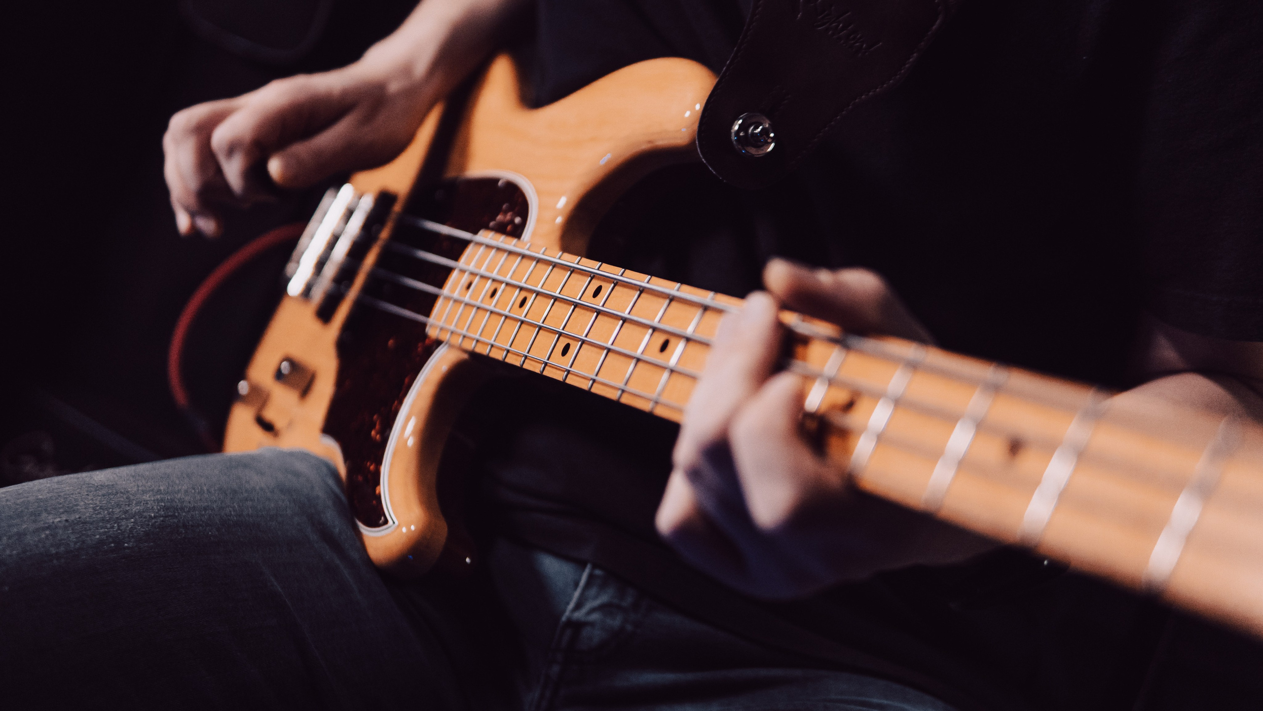 Фотографии репетиции рок группы