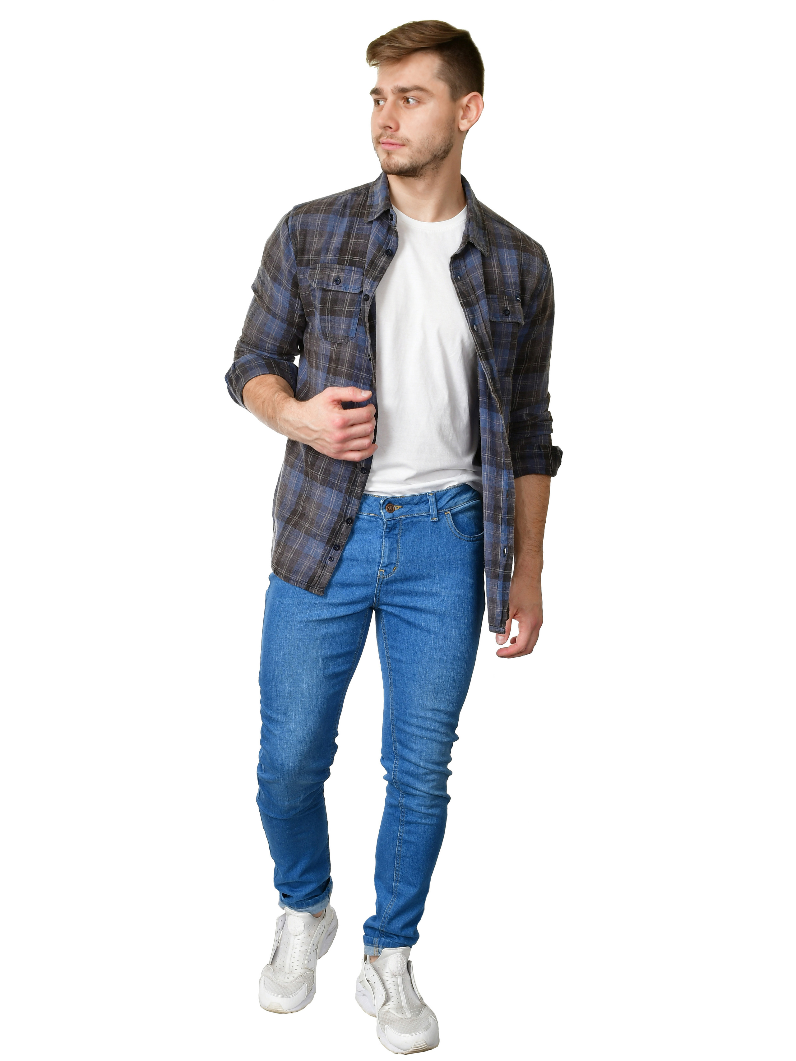 Мужская рубашка на фотомодели на белом фоне для каталога.