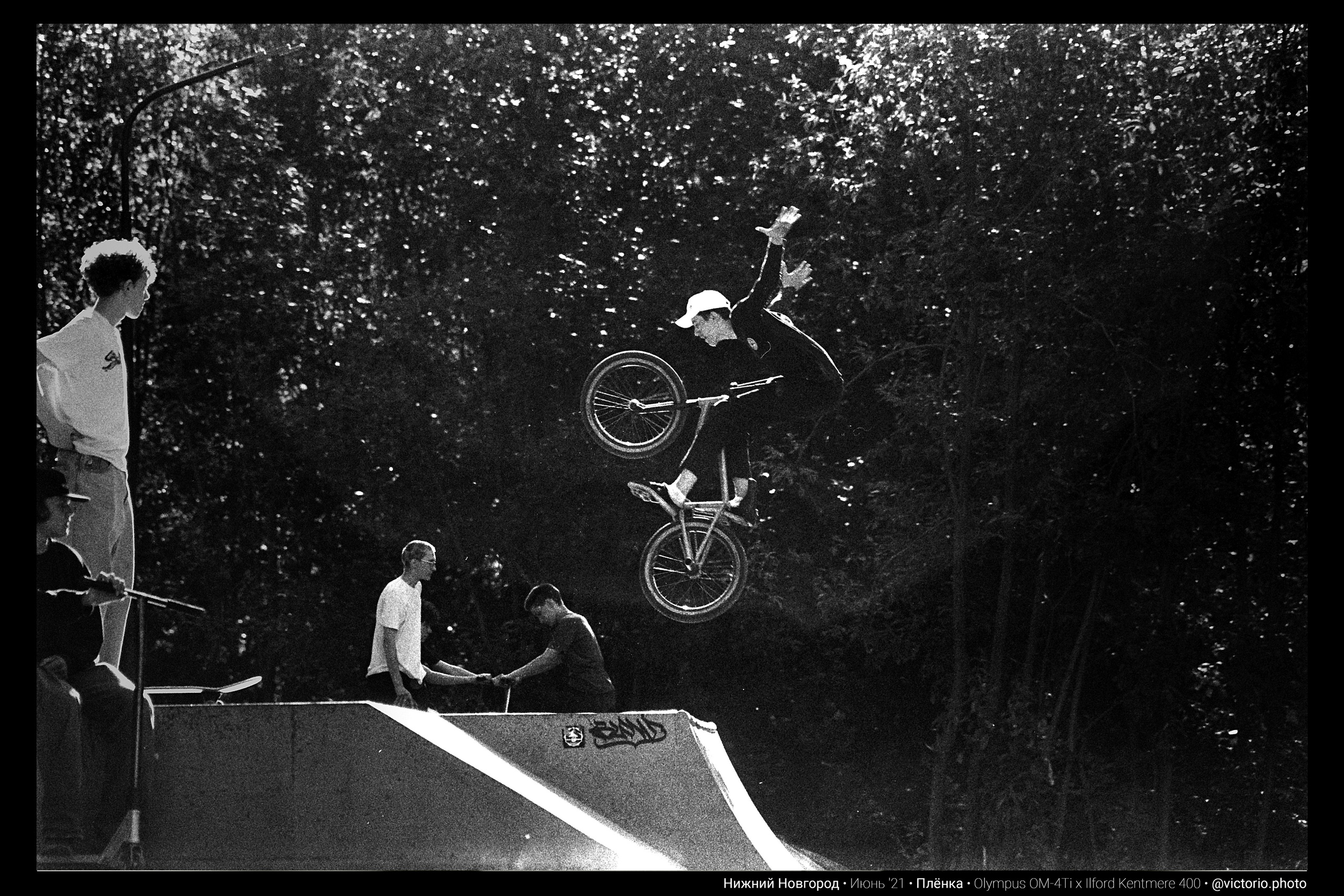 Автор: Виктор Езчелик