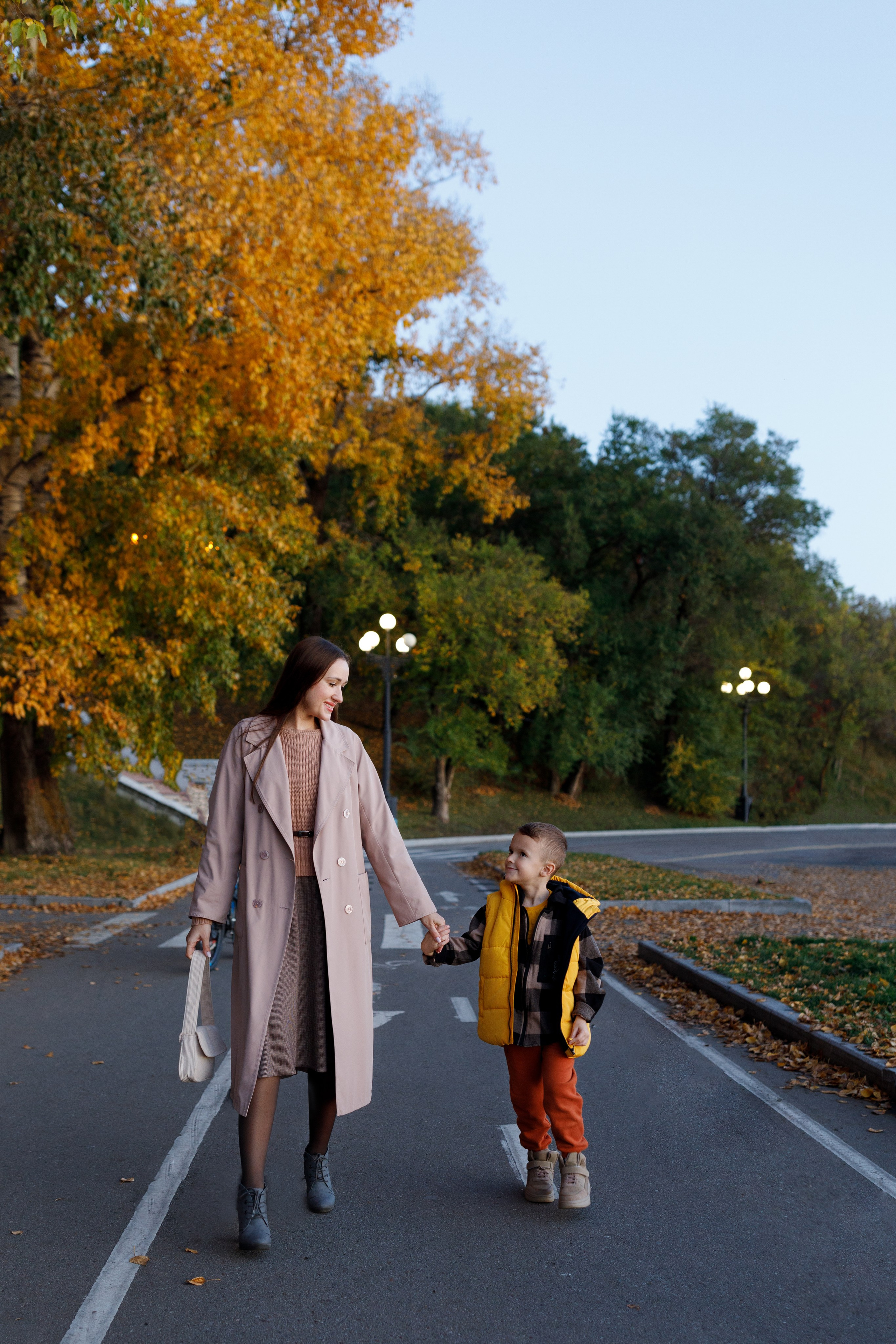 Мама и сын городская прогулка. Фотограф на годик Хабаровск Детский и семейный фотограф в Хабаровске Юлия Матвиенко
