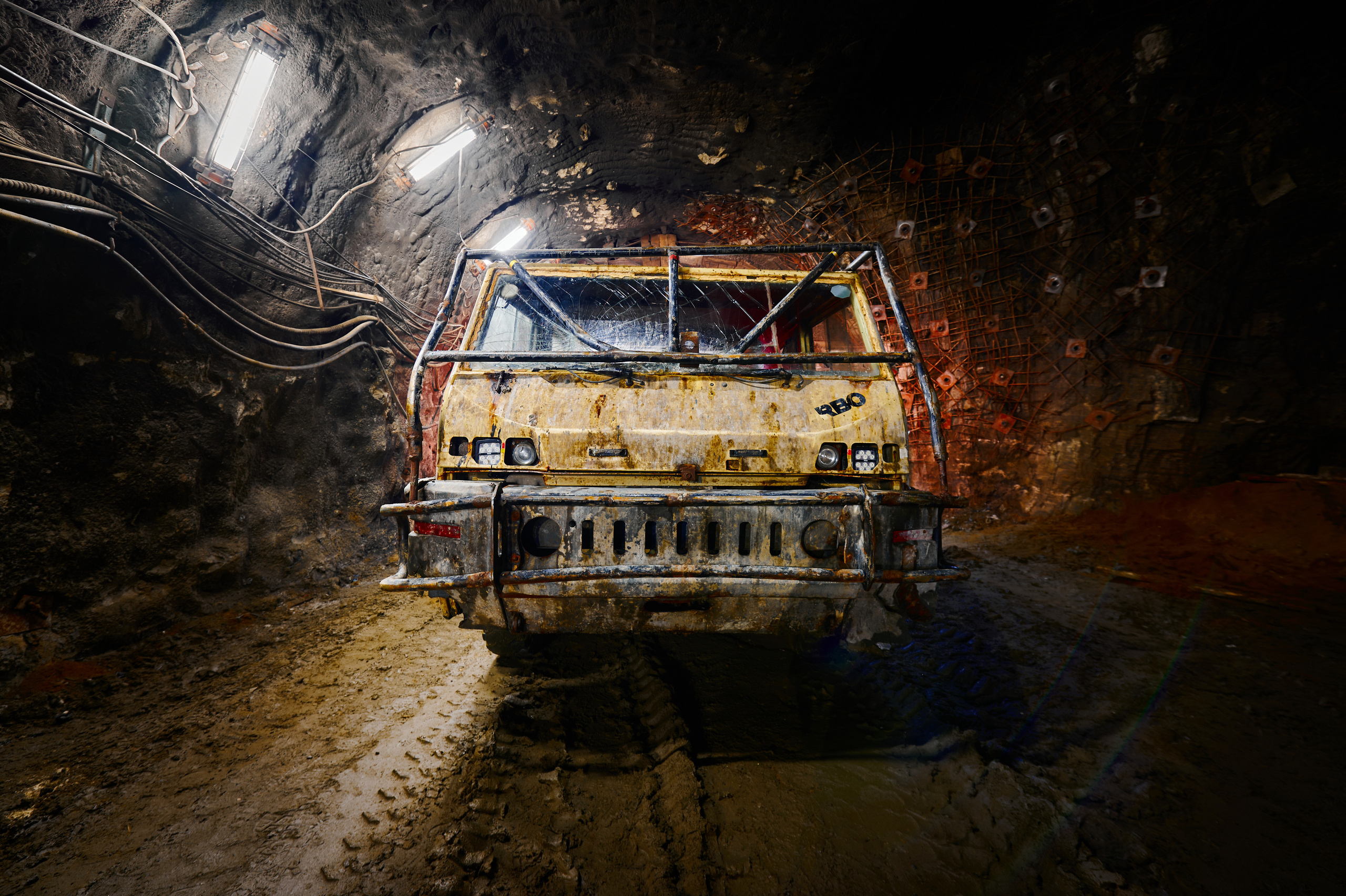 Подземная машина для перевозки грузов в шахте