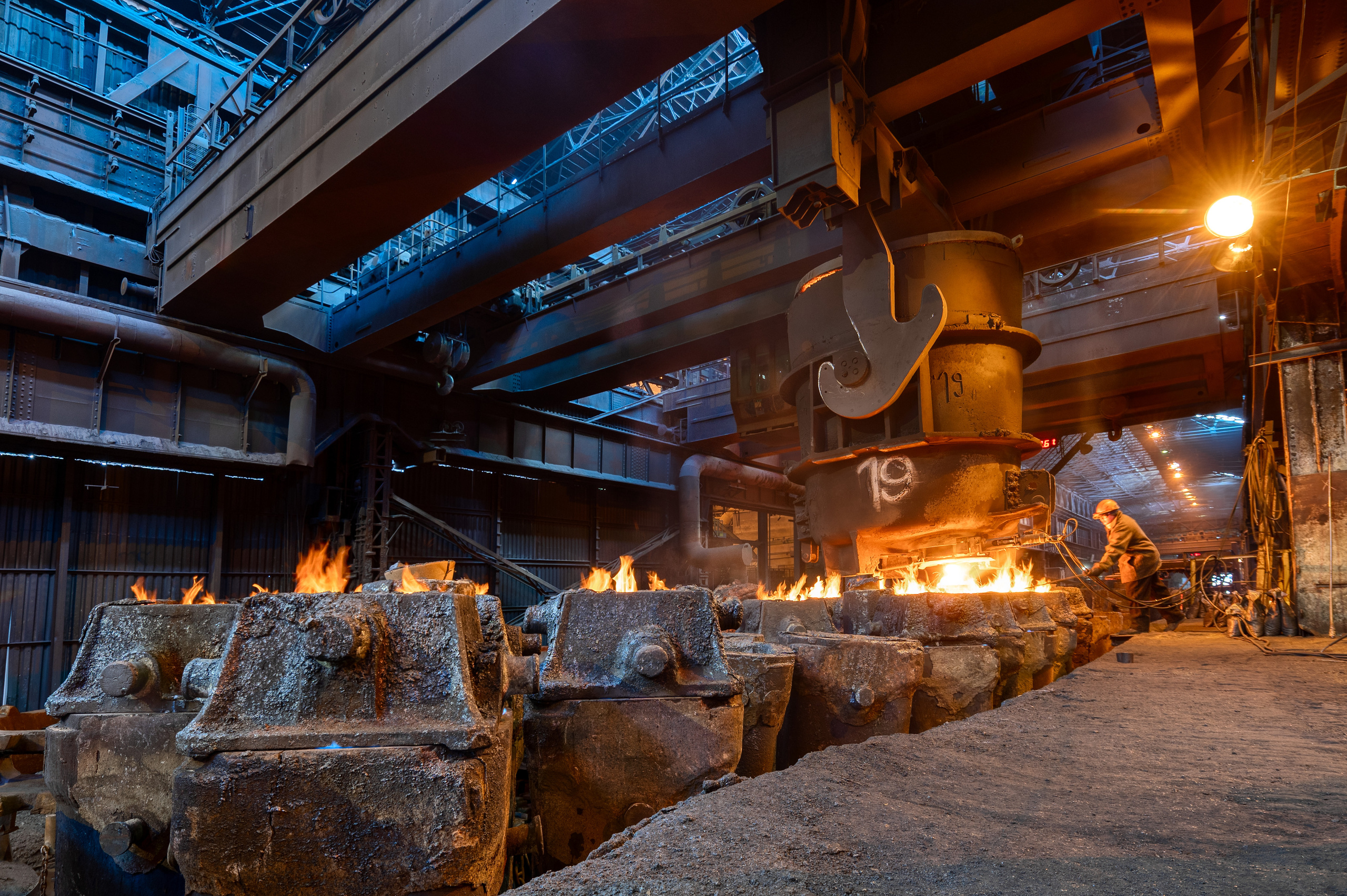 Розлив стали в металлические формы