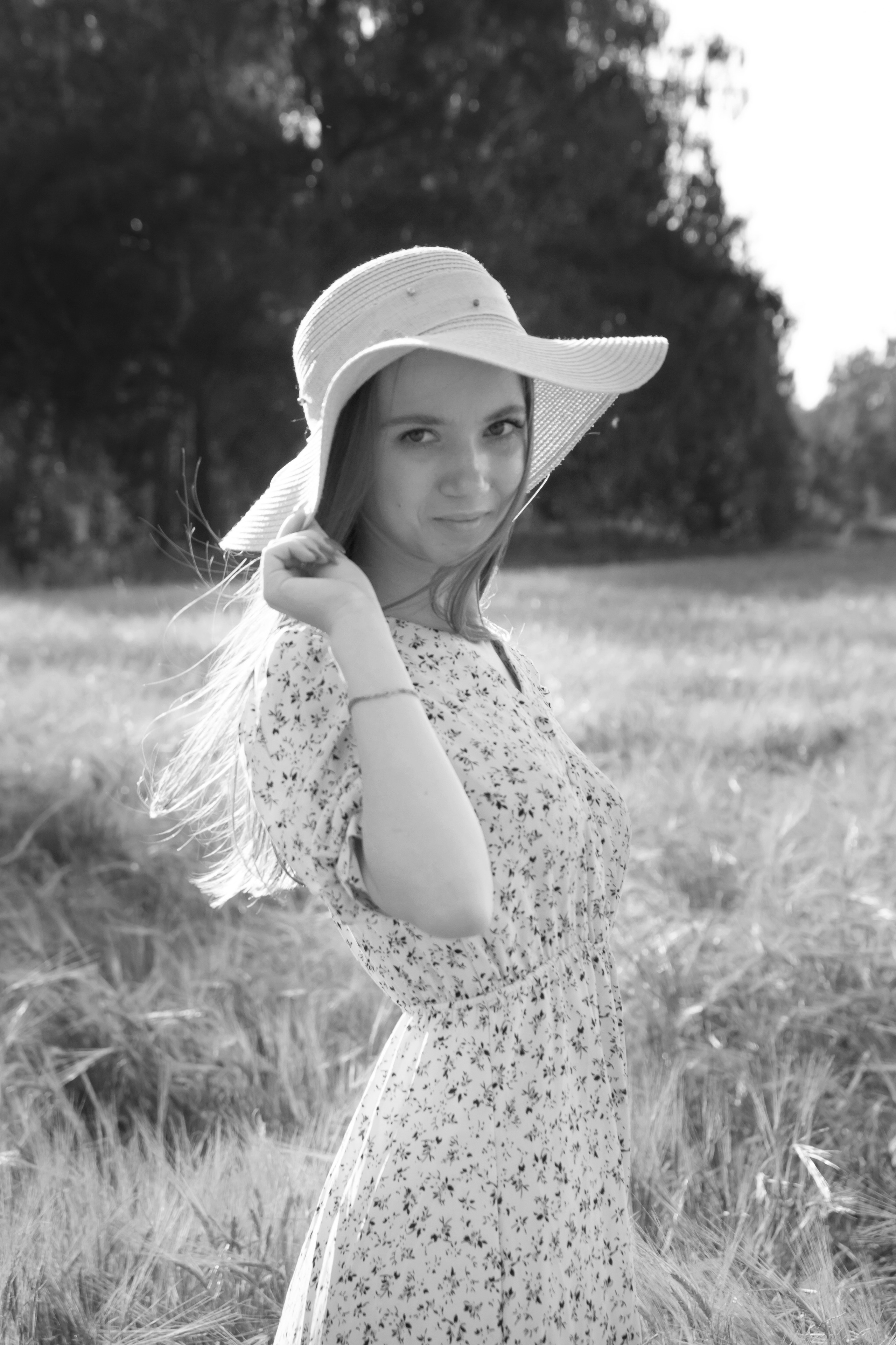 Фотосессия в поле. Фотограф в Шелехове, лучшие выпускные альбомы в Шелехове