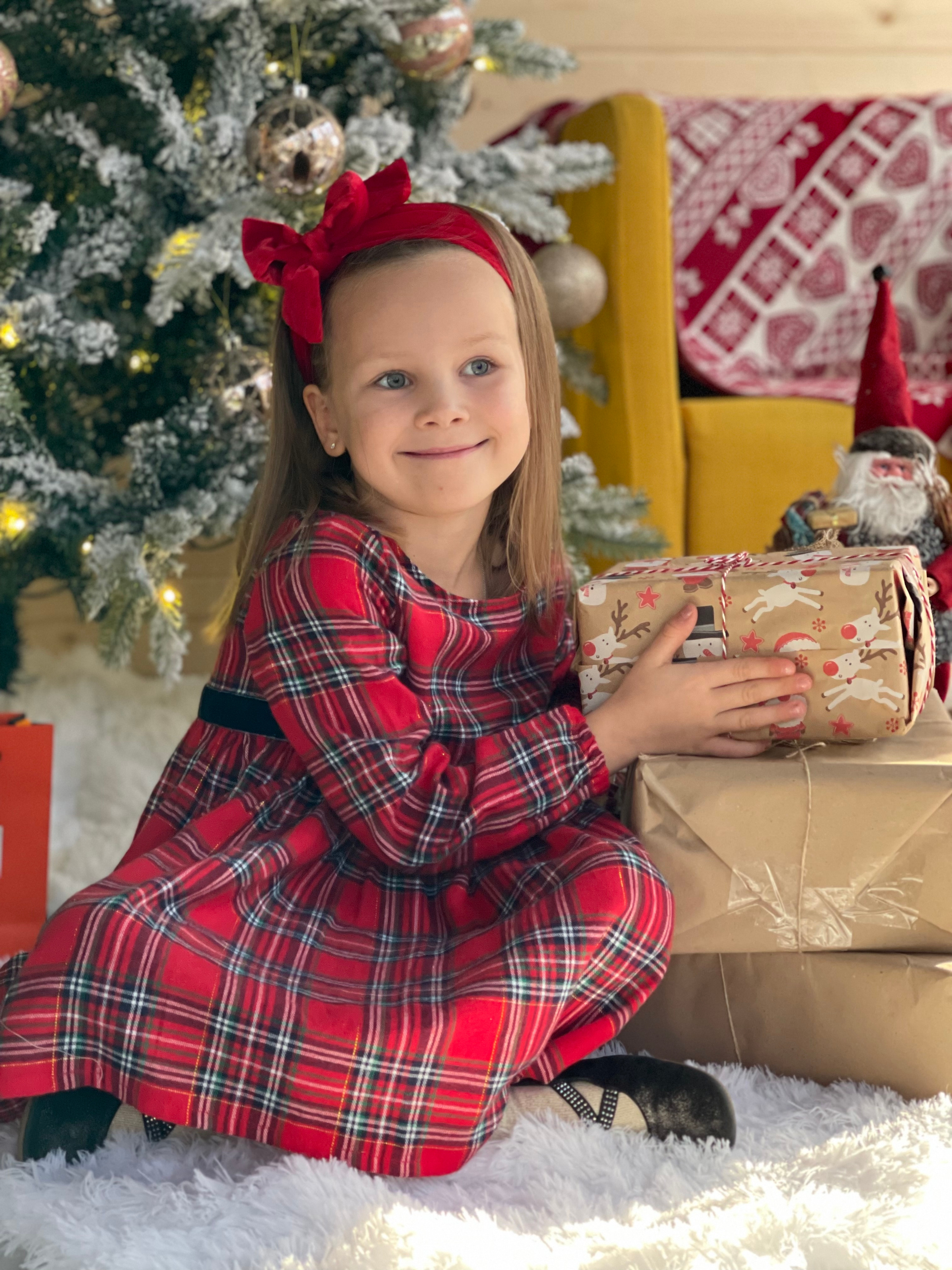 Милая фотосессия Арины и Насти. Фотостудия во Всеволожске. Подходит для всех творческих проектов