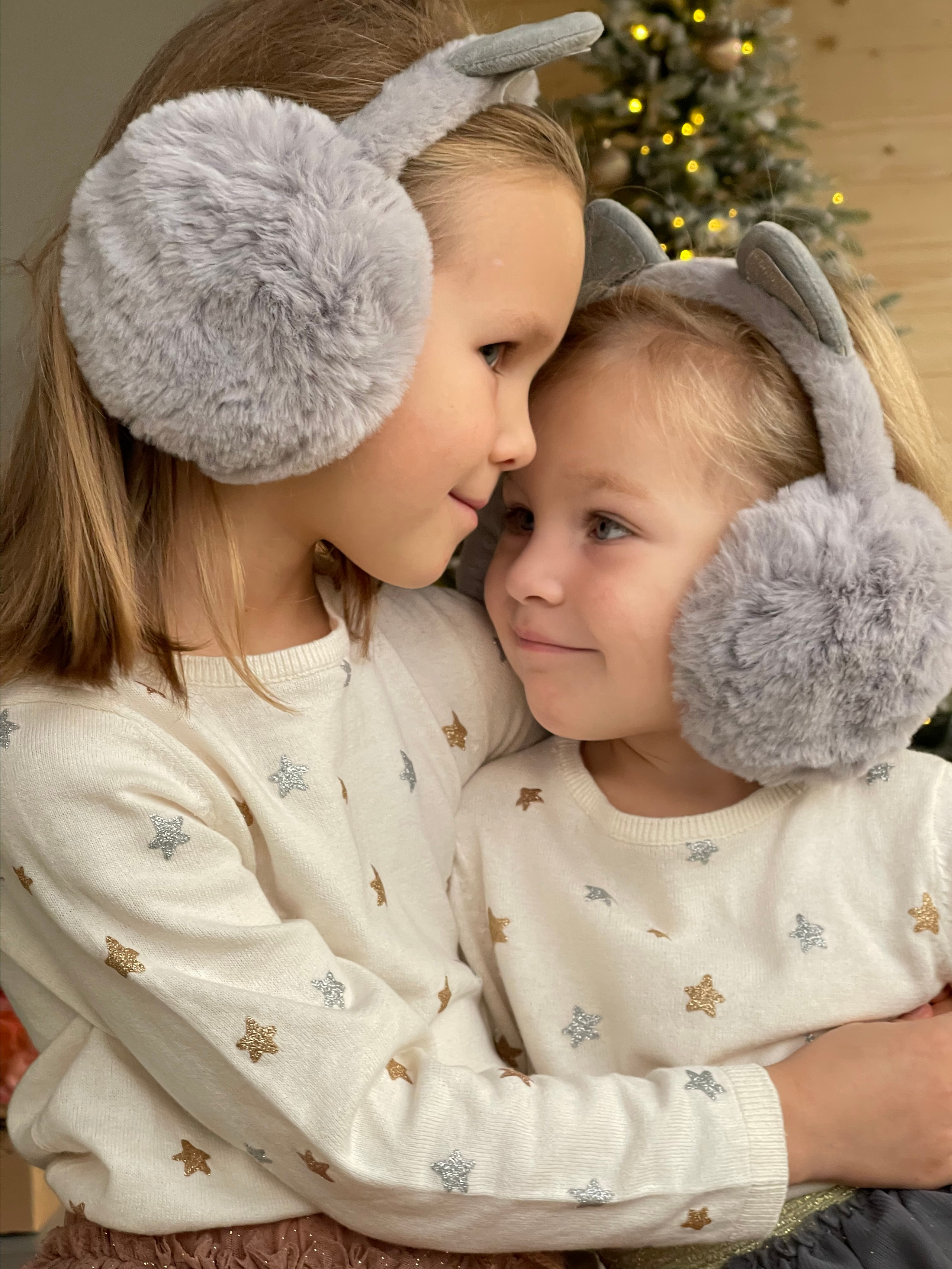 Милая фотосессия Арины и Насти. Фотостудия во Всеволожске. Подходит для всех творческих проектов