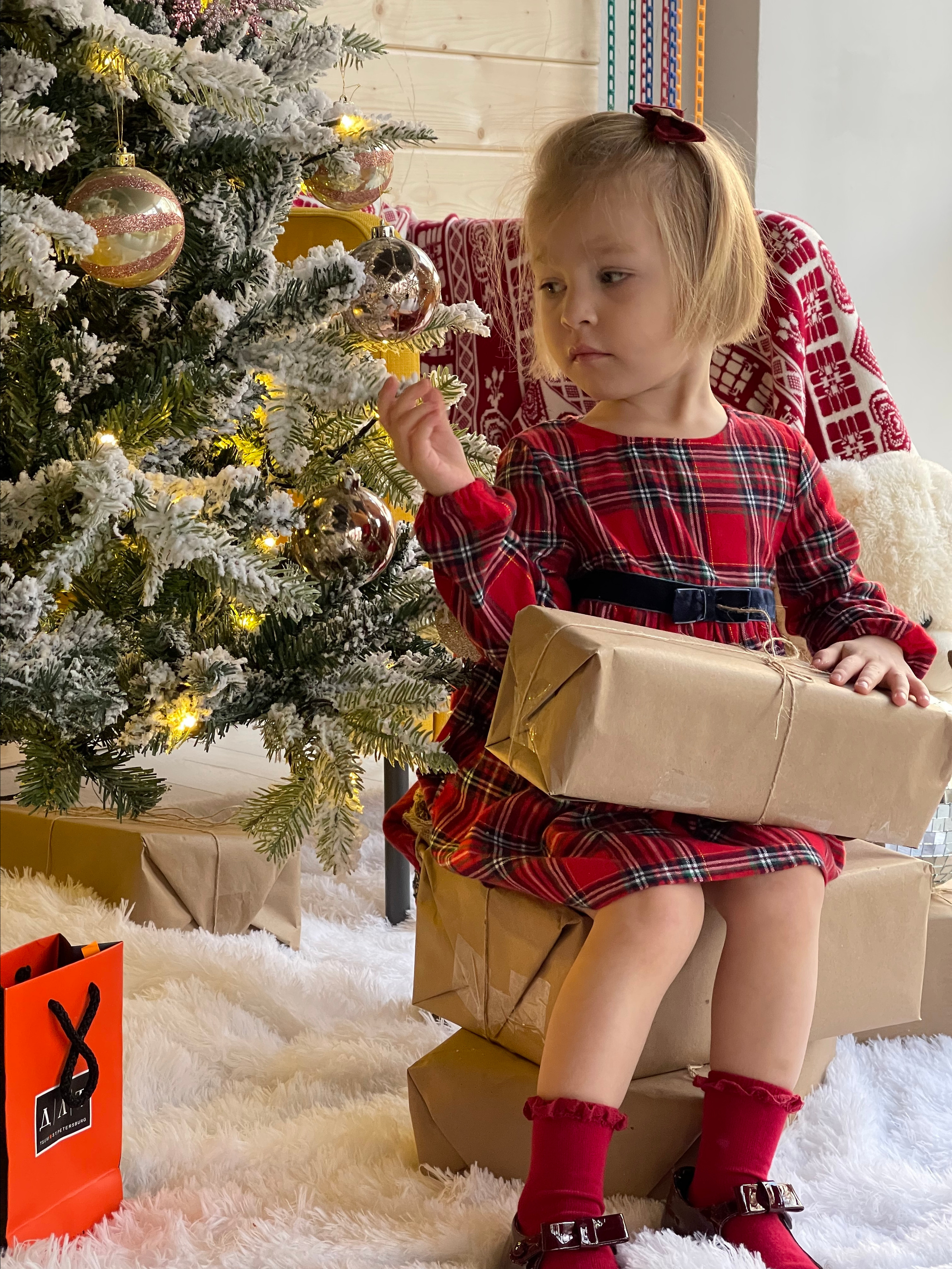 Милая фотосессия Арины и Насти. Фотостудия во Всеволожске. Подходит для всех творческих проектов