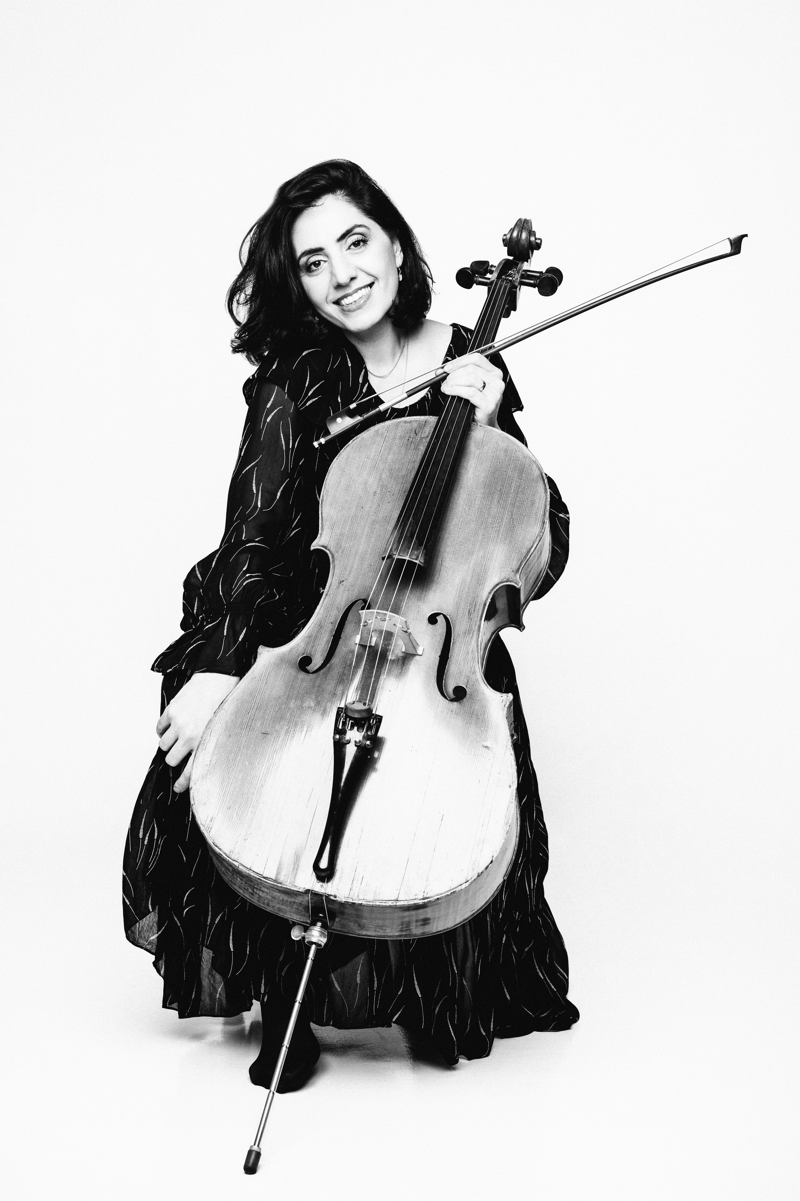Армине Назарян, Концертмейстер группы виолончелей ТФО, основатель и художественный руководитель группы виолончелей «Триумф». Фотограф и видеограф Анна Жагорина