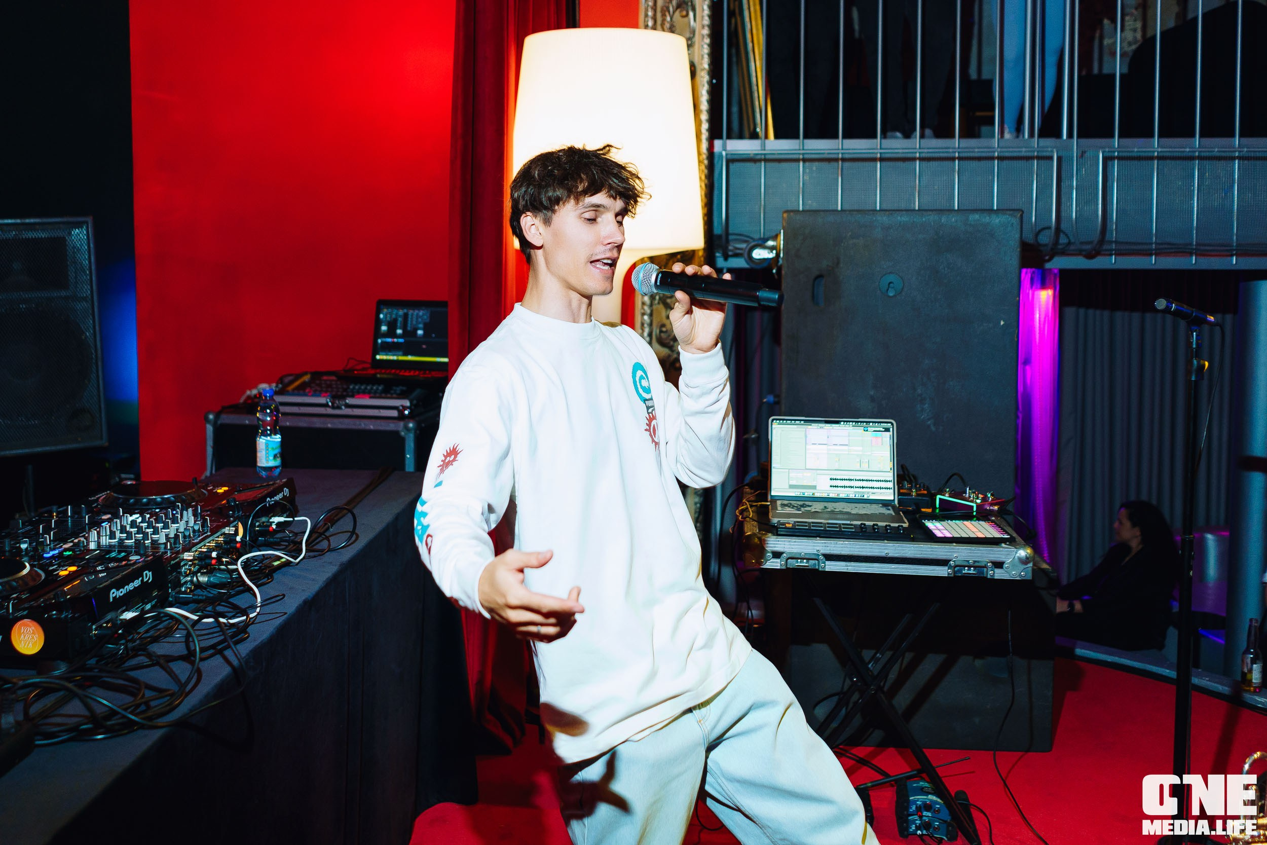 Фоторепортаж из клуба UNIVERSAL. One Media Life: фоторепортажи, фотоотчеты с мероприятий и заведений