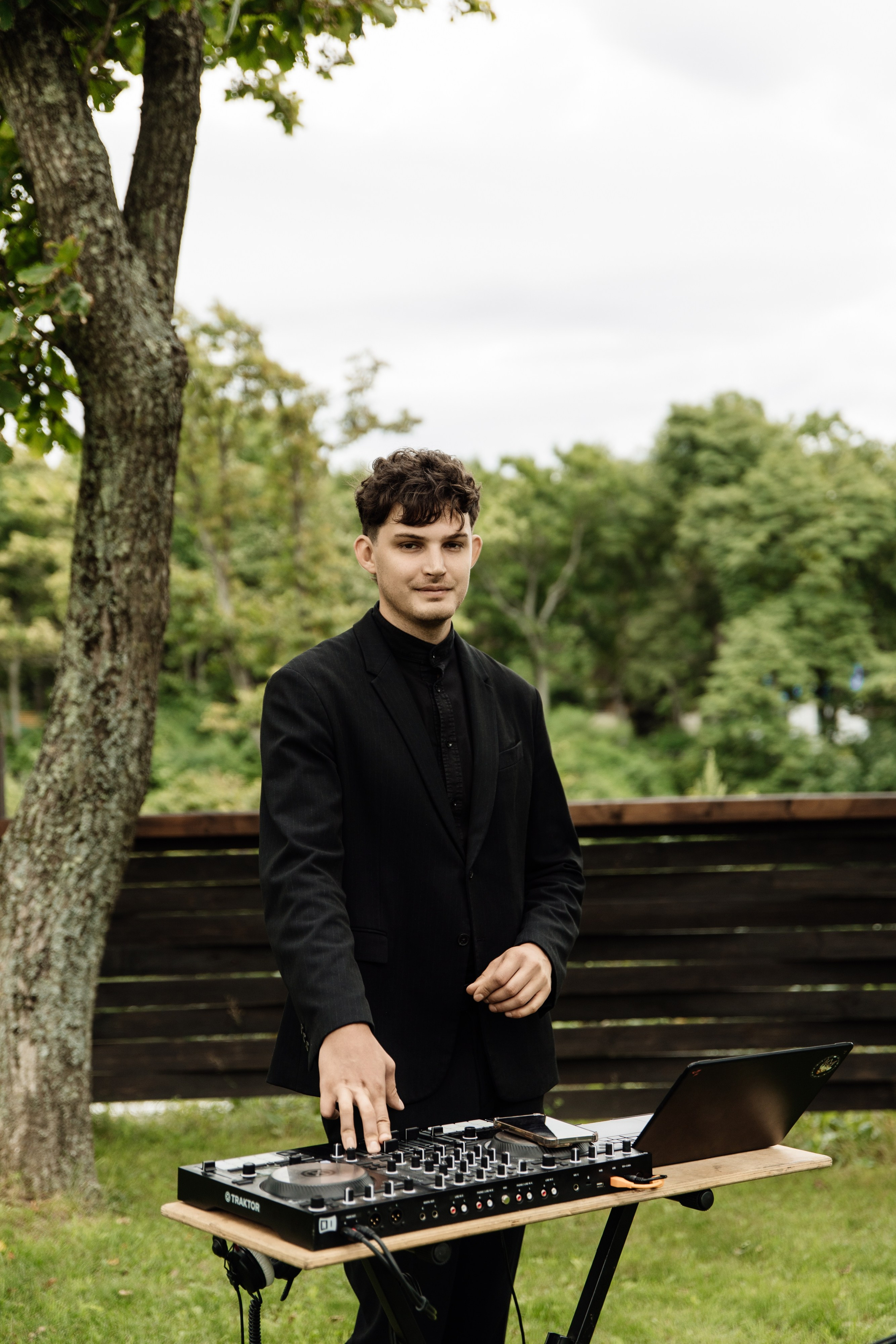 Я создаю профессиональные фотографии, которые сохраняют эмоции, детали и атмосферу вашего праздника. Свадебный фотограф во Владивостоке