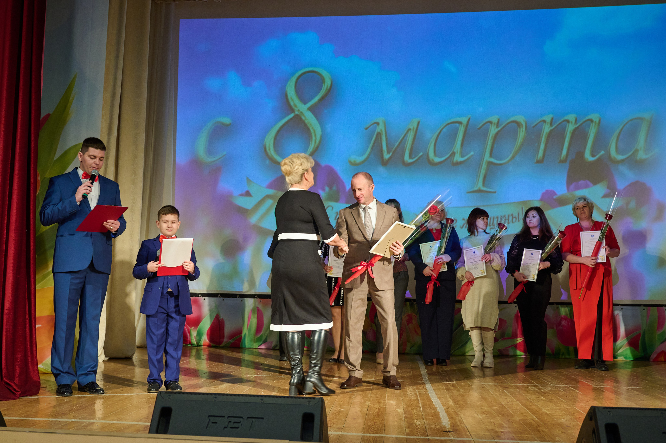 8 марта ДК Кабардинка. Жизнь курорта Кабардинка в фотографиях