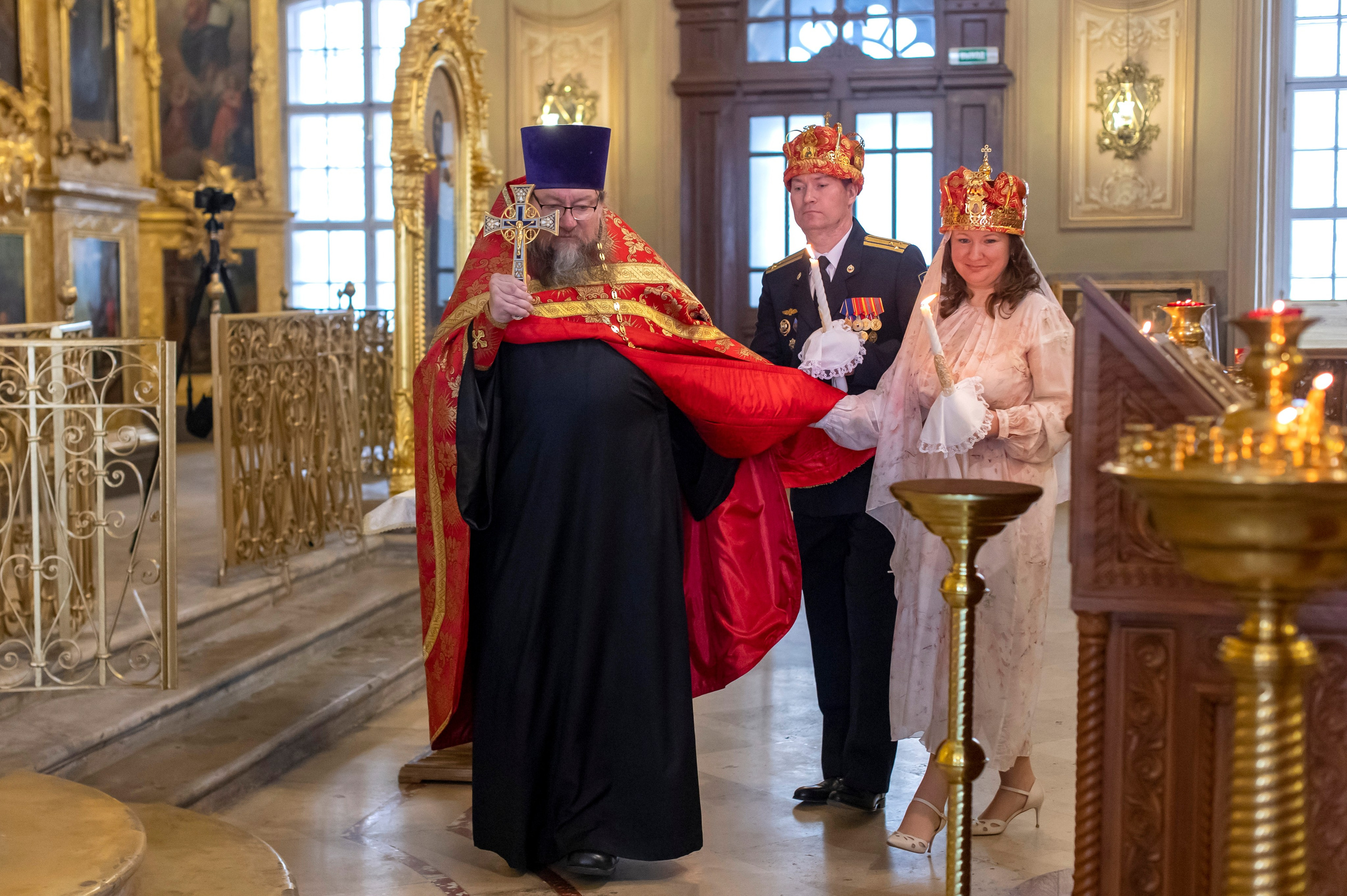 Венчание в храме Климента Папы Римского на Третьяковской. Свадебный и семейный фотограф в Москве Ирина Гончарова