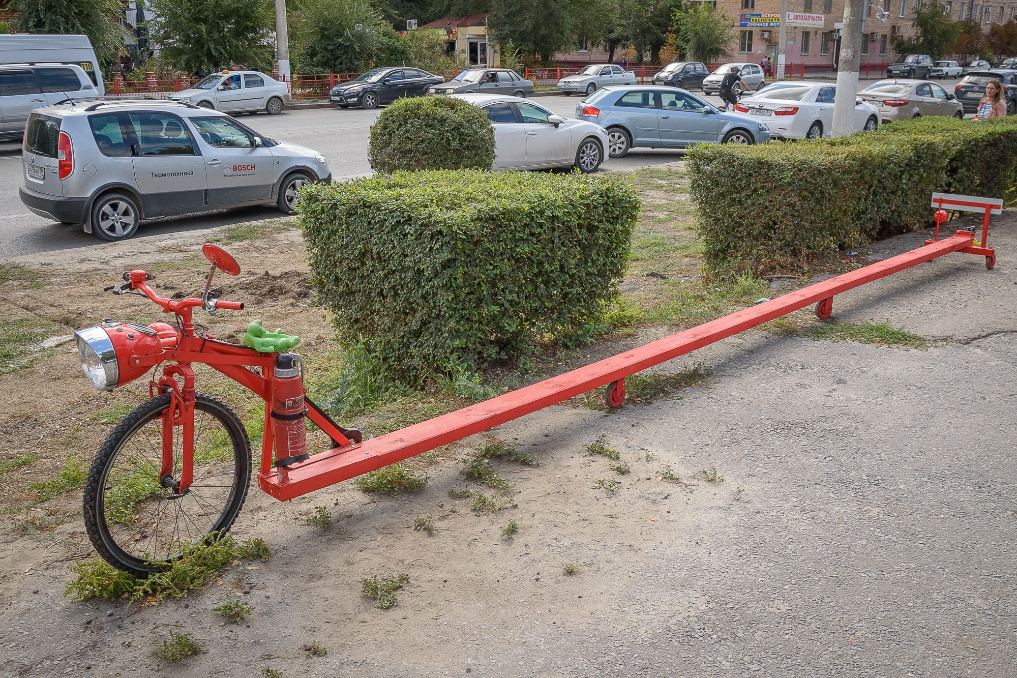 Шестиметровый красный самокат