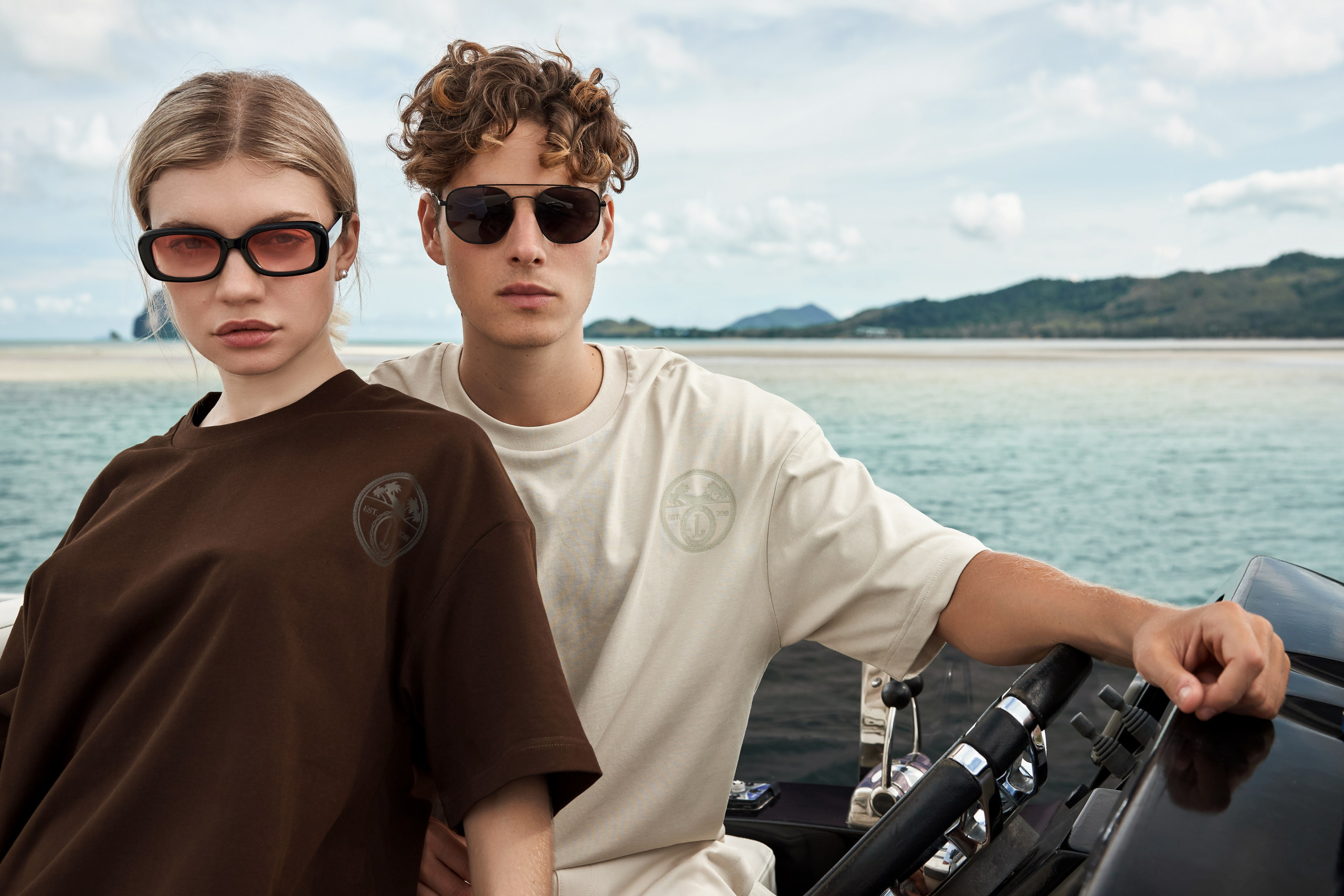 Брендовая фотосессия на катамаране у берегов Пхукета — роскошь, стиль и море. Фотограф на Пхукете в Таиланде