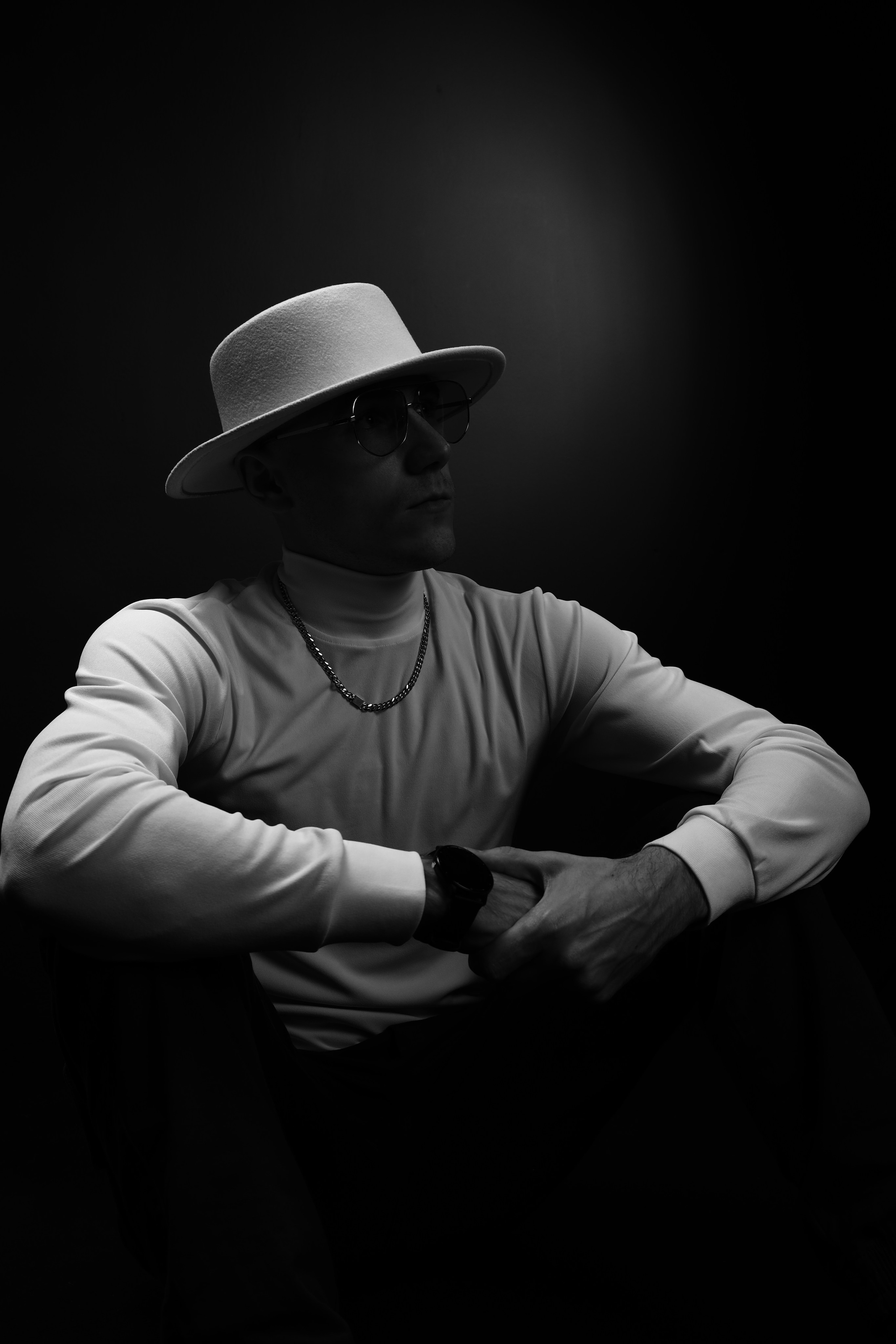 The White hat Alex. Профессиональный фотограф в Воронеже Владислав Крылов