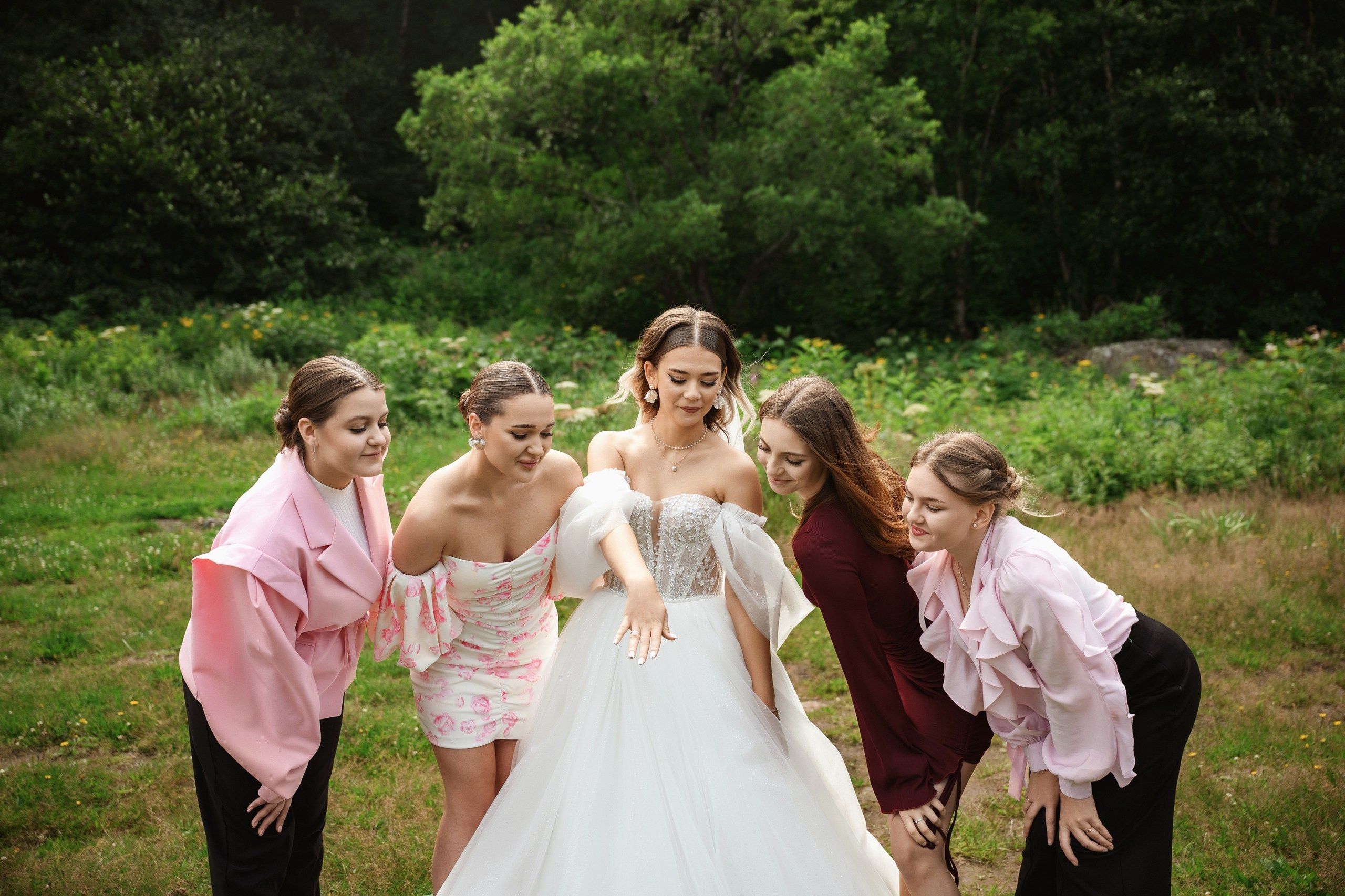 Фотосъемка свадьбы и венчания в Петропавловске-Камчатском на фоне вулканов и Тихого океана. Свадебная церемония в храме с эмоциональными моментами и природными пейзажами Камчатки. Профессиональная фотография пар у алтаря и на фоне диких пейзажей полуострова. Цены на свадебную фотосъемку с уникальными локациями Петропавловска-Камчатского.