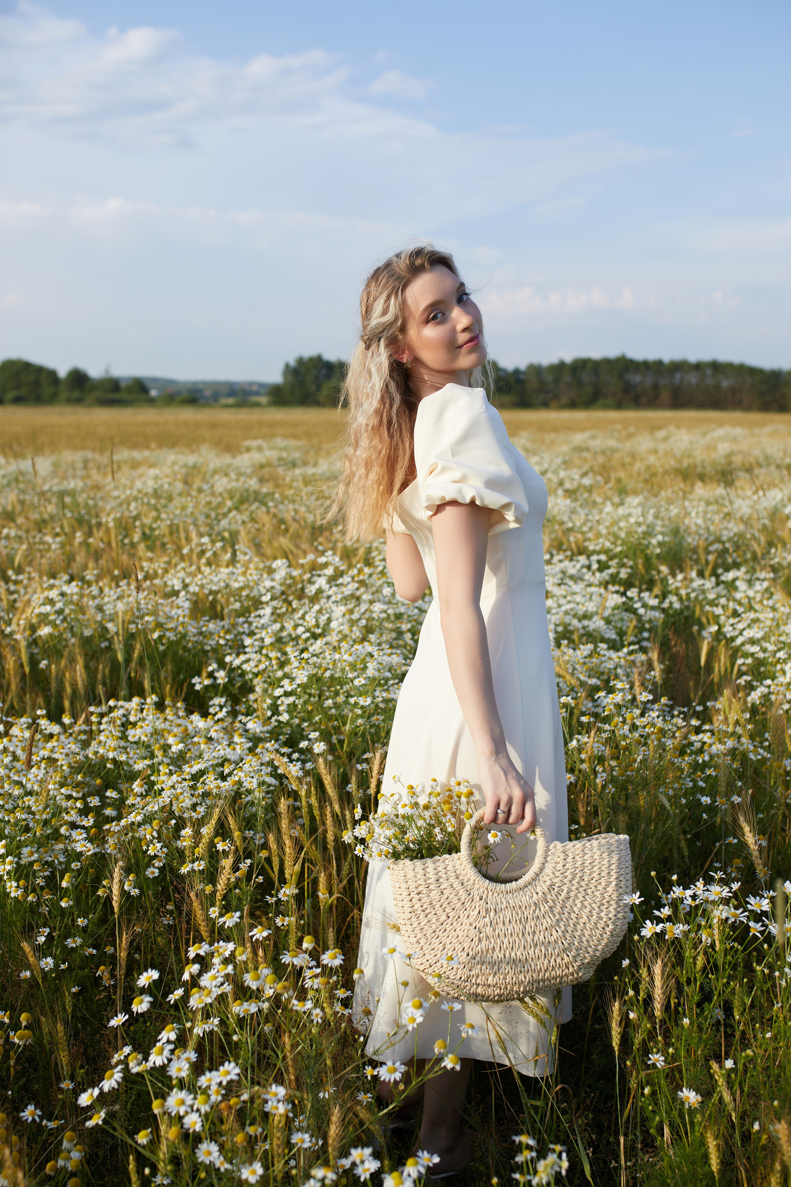 Летняя фотосессия в ромашковом поле. Фотограф в Москве и Одинцово Кравченко Кристина