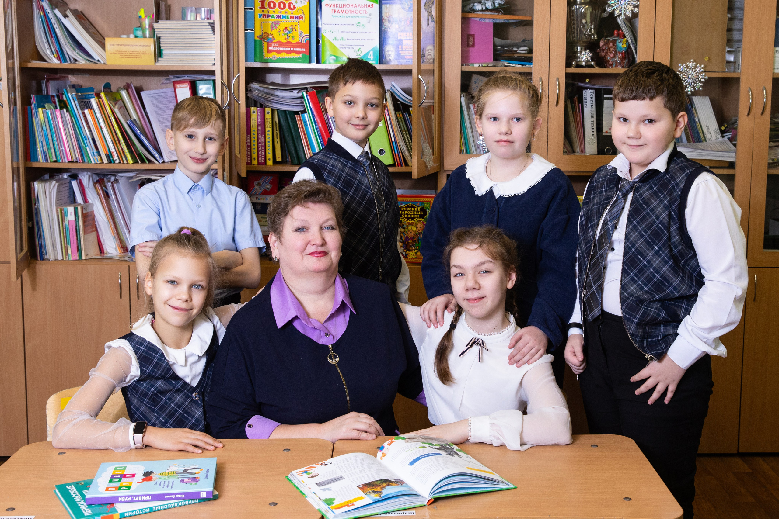 1 день в школе фото. ВЫПУСКНЫЕ АЛЬБОМЫ для детского сада и школы Санкт-Петербург и Лен. область