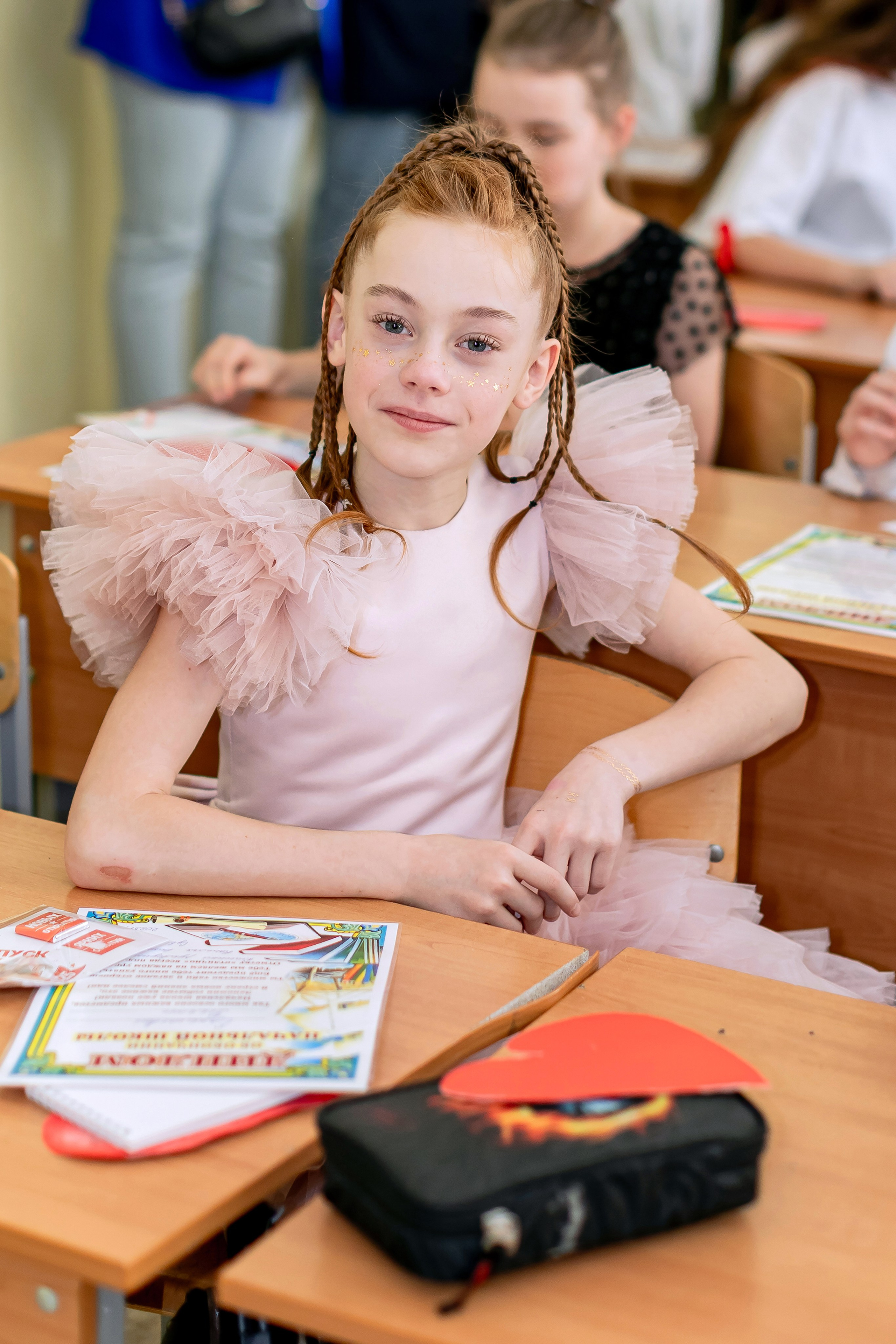 Выпускной в начальной школе в классе. Фотограф и видеограф Москва. Свадебный фотограф, видеограф. Выпускные альбомы. Оживающие альбомы