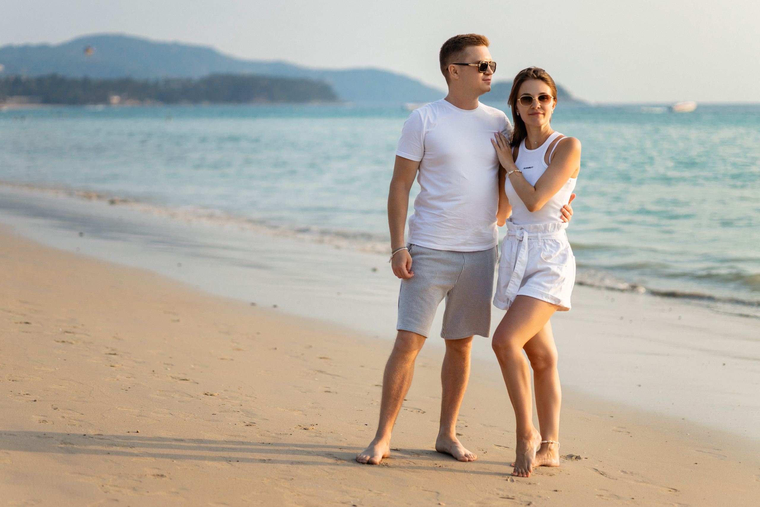 Love Story на Пхукете: фотосессия для пары на пляже Карон. Фотограф на Пхукете в Таиланде