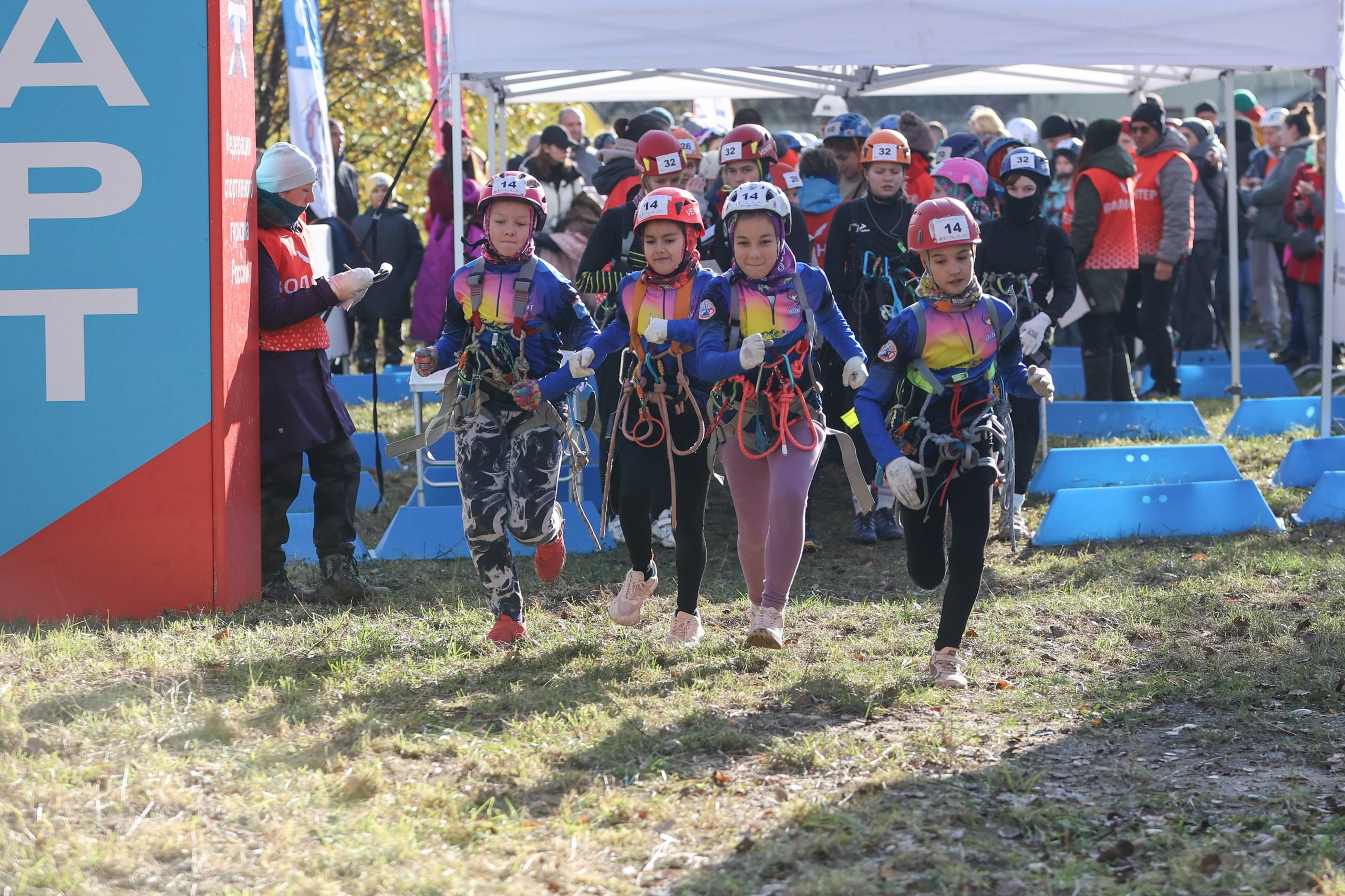 Гонки Четырех — Races Of Four. Выпускные альбомы и школьный фотограф в Подольске, Троицке, Щербинке, Москве и Московской области