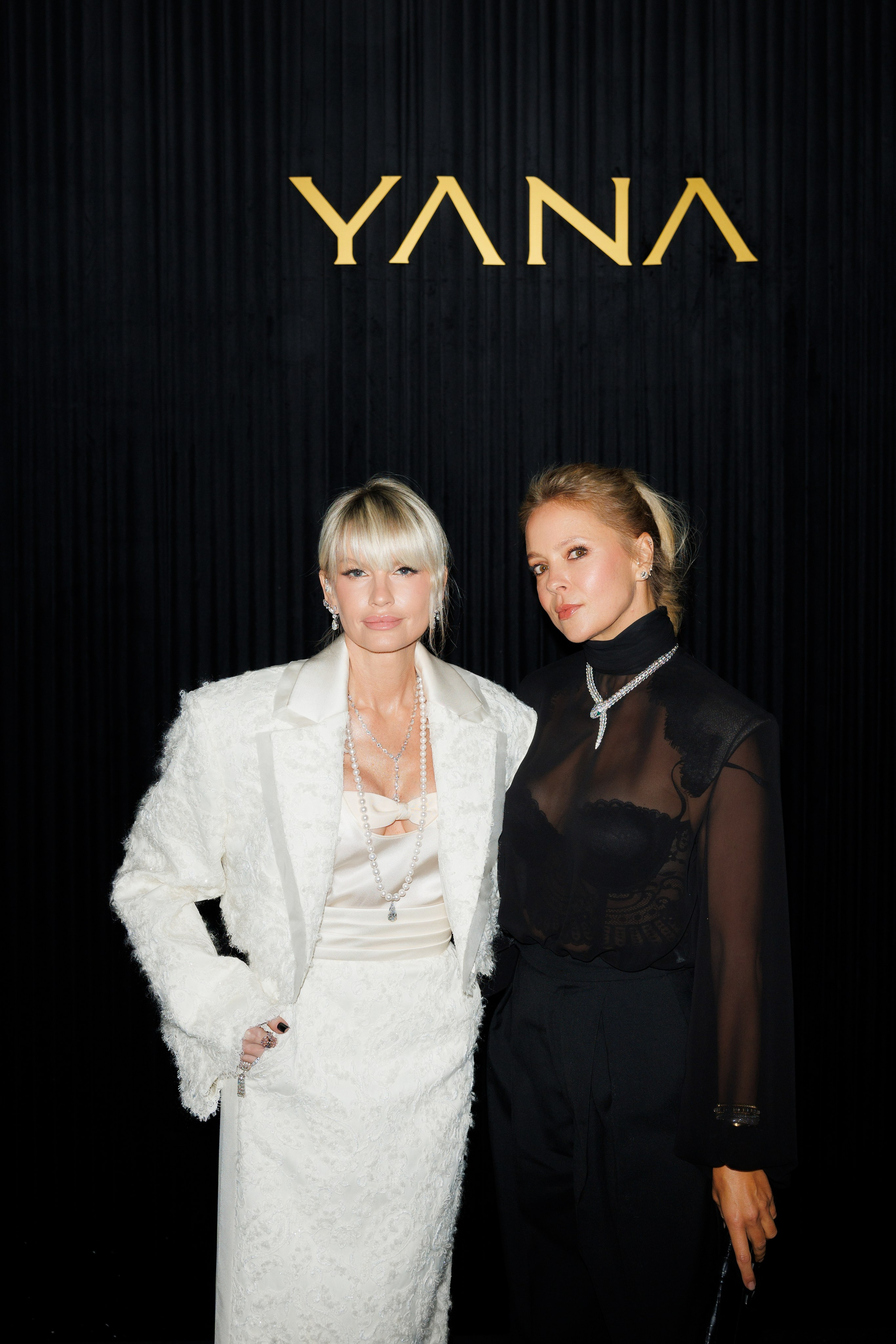 «Снежный Бал» Яны Раскаваловой. «Птичка на проводе»: информационный портал в Москве