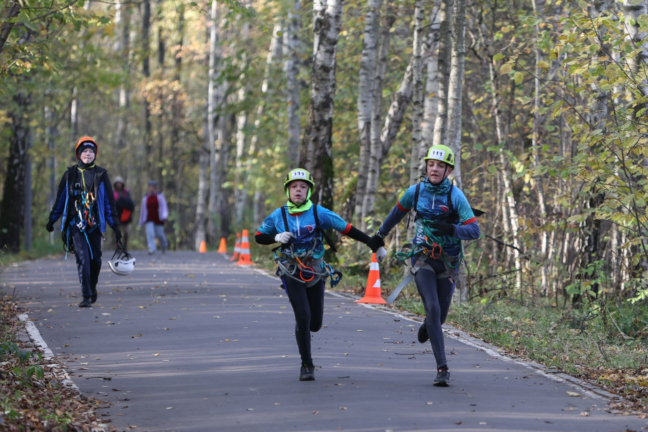 Гонки Четырех — Races Of Four. Выпускные альбомы и школьный фотограф в Подольске, Троицке, Щербинке, Москве и Московской области