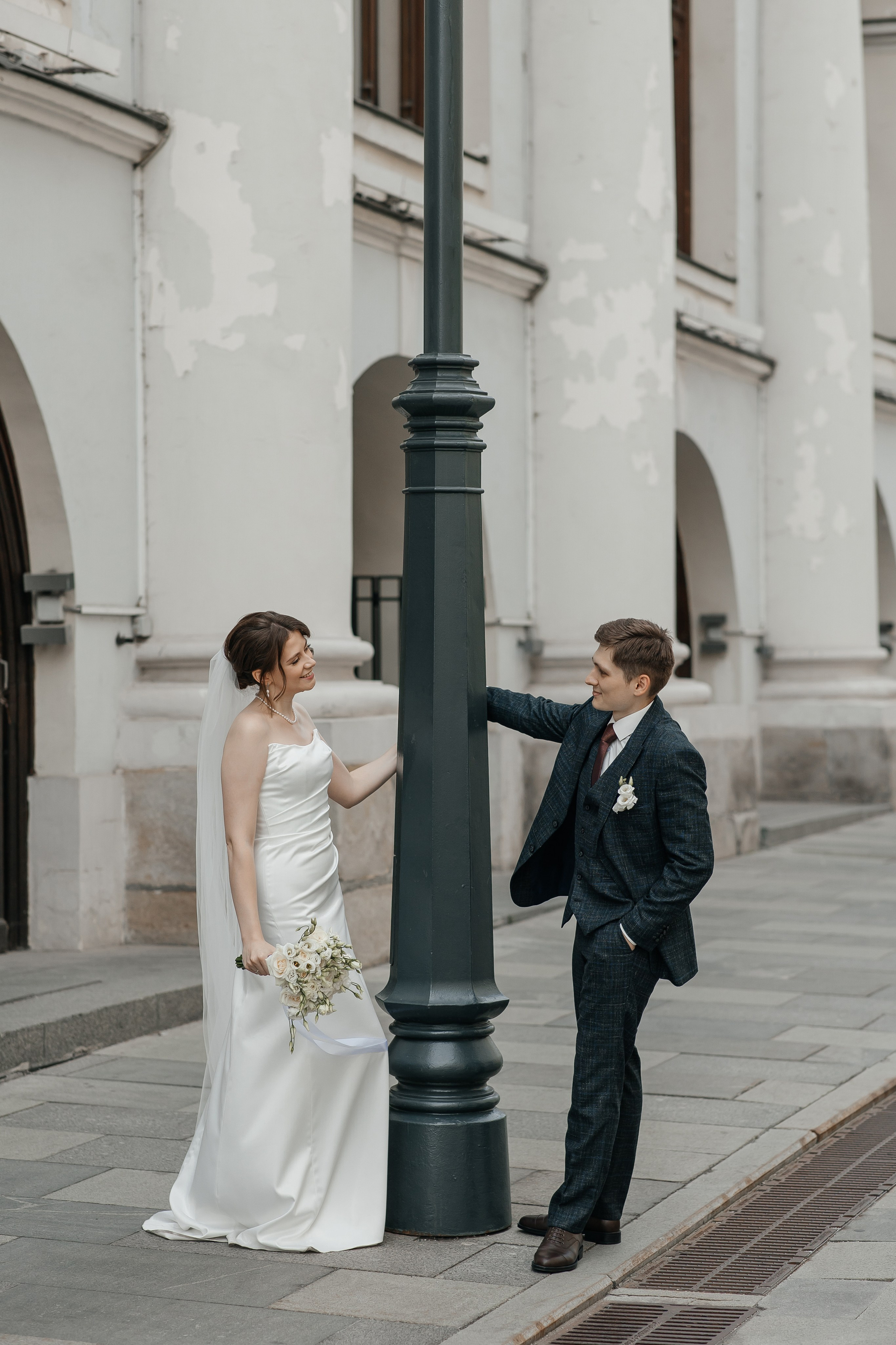 Свадебная фотосессия на улицах в центре Москвы