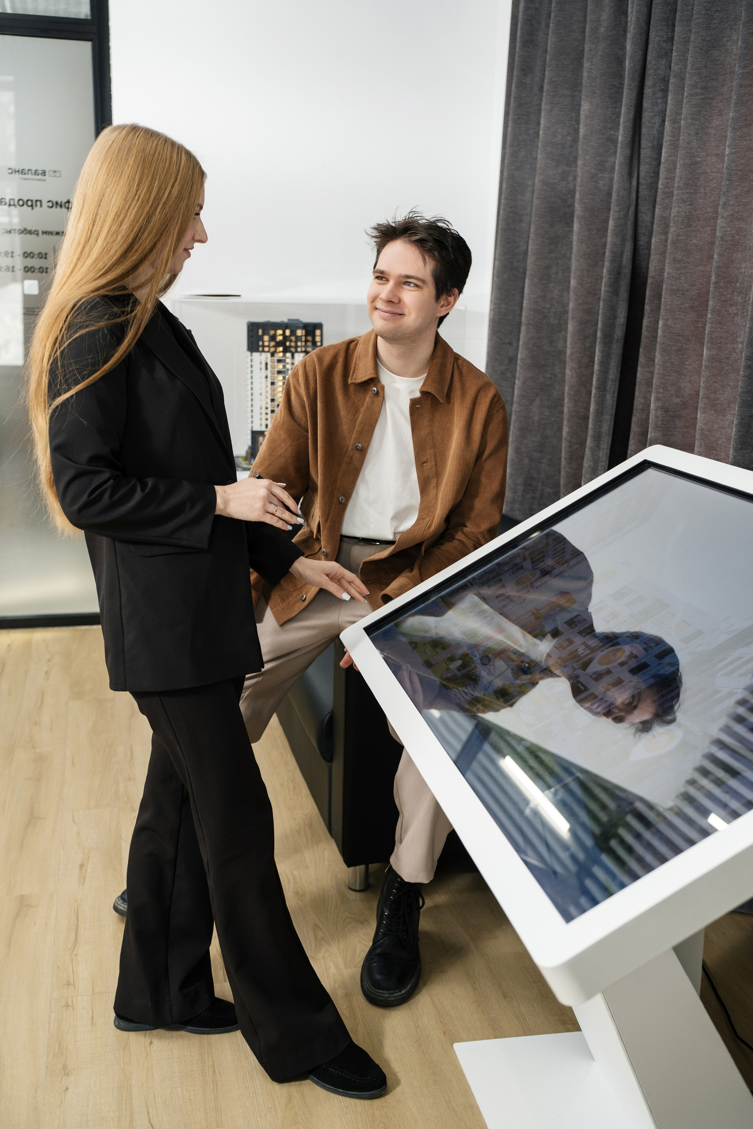 Съемка в офисе застройщика. Фотограф и видеограф в Тюмени Анна Жагорина, ваши фото еще не отдавали так быстро!