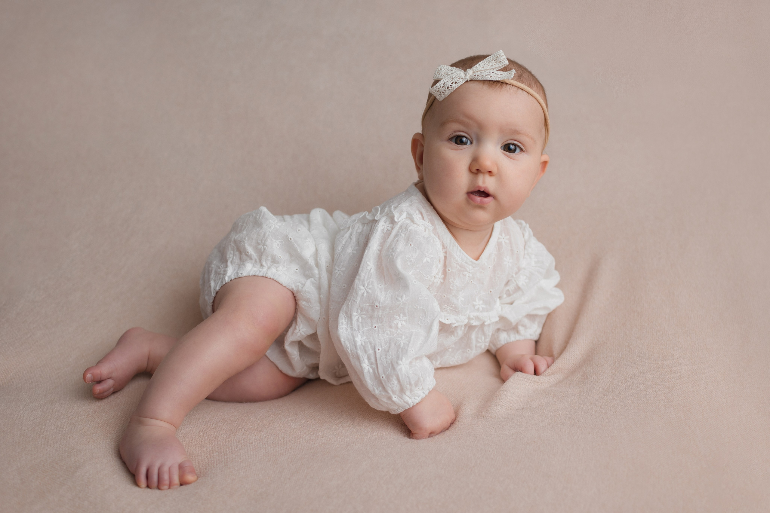 Фотосессия малышей до 1 года (3-6 мес, 6-9 мес, с 9-12 мес). Фотостудия для новорожденных и малышей в Твери — «На ручках»