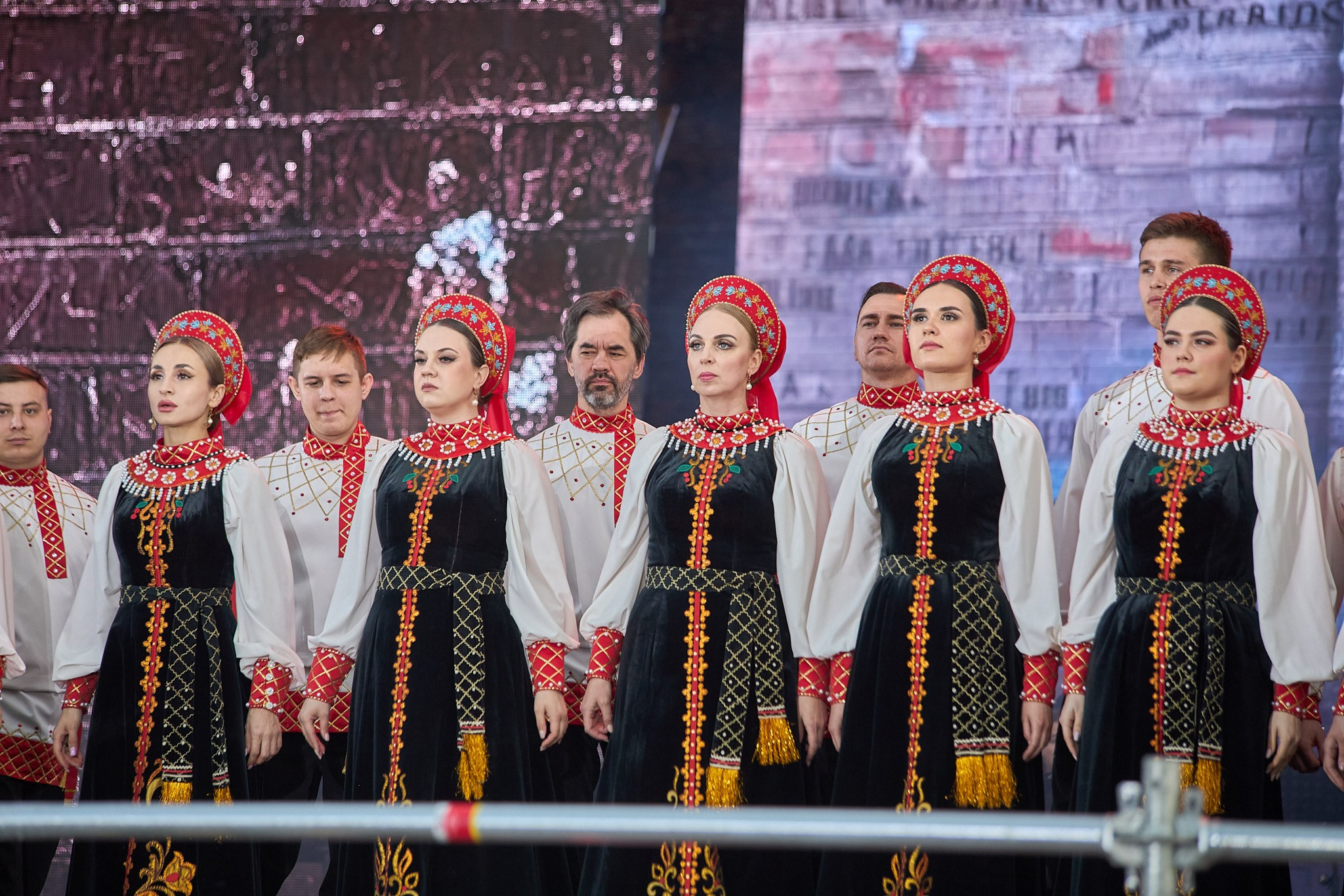 Концерт 9 мая 2025 года на соборной площади. Фотограф Омск | Александр Вандеров